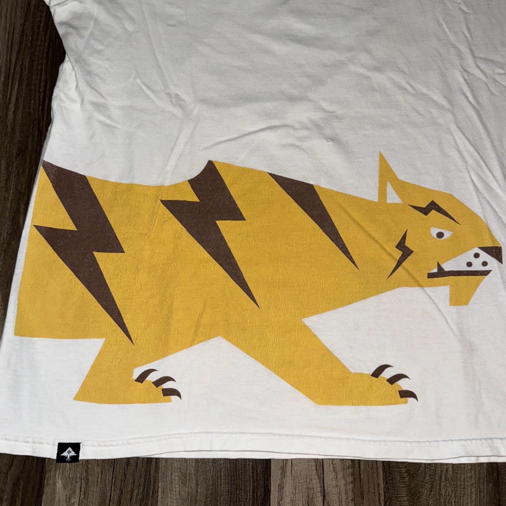 Vintage VINTAGE LRG T-Shirt Men White Large Wrap Around 22x28 Tiger Streetwear Size US L / EU 52-54 / 3 - 2 Thumbnail