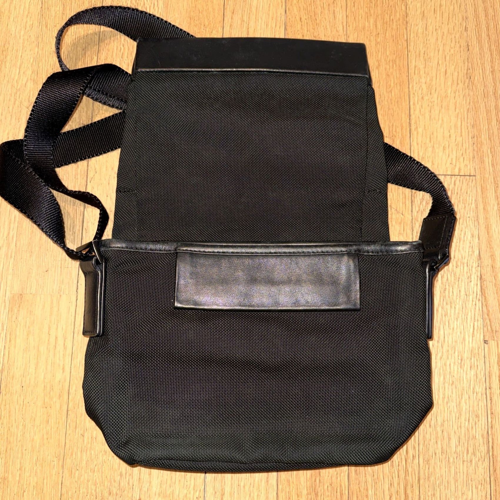 Tumi Tumi Crossbody Bag Nylon Ballistic Leather Magnetic Flap Travel 4366D3 Mens Black Size ONE SIZE - 6 Thumbnail