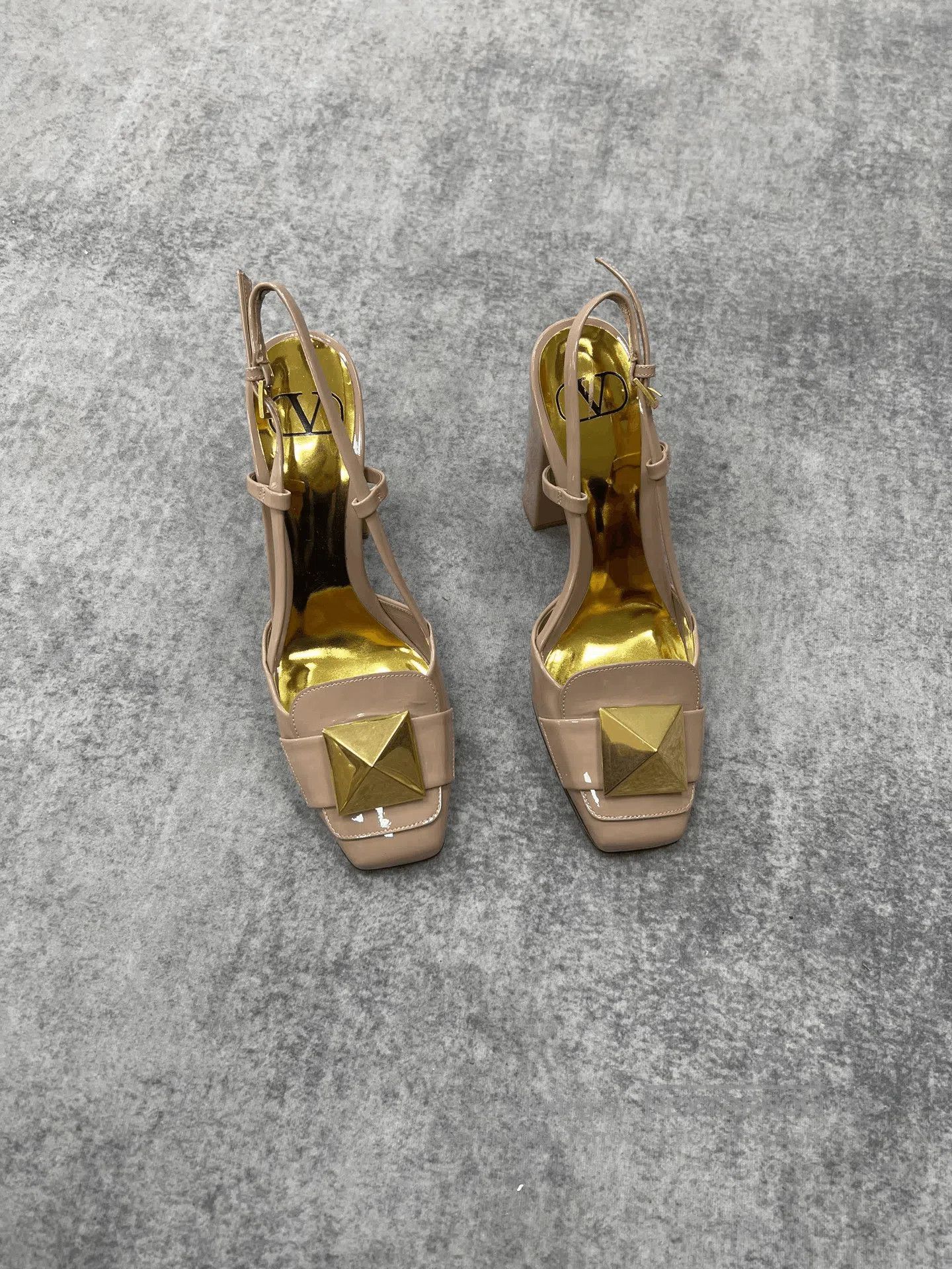 Valentino Valentino High Heels. Size US 8 / IT 38 - 1 Thumbnail