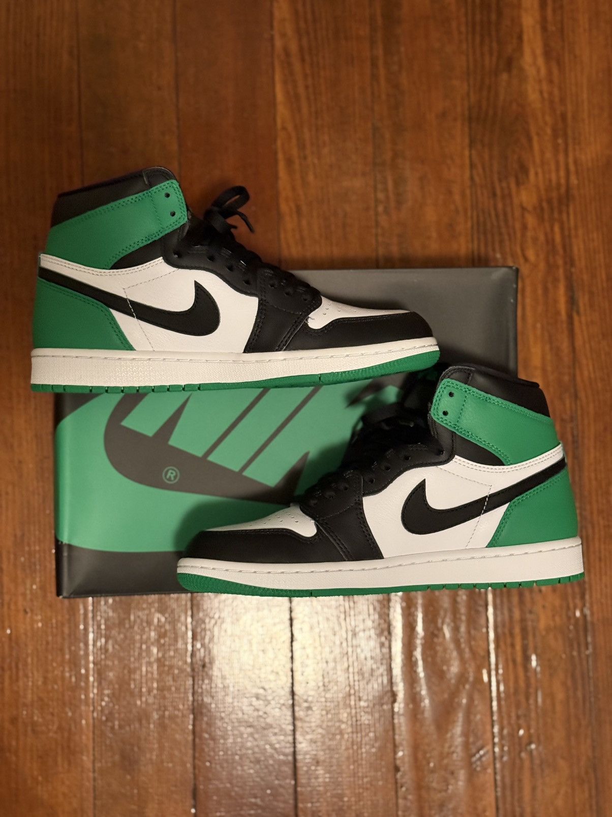 Air Jordan 1 Retro High OG Lucky Green