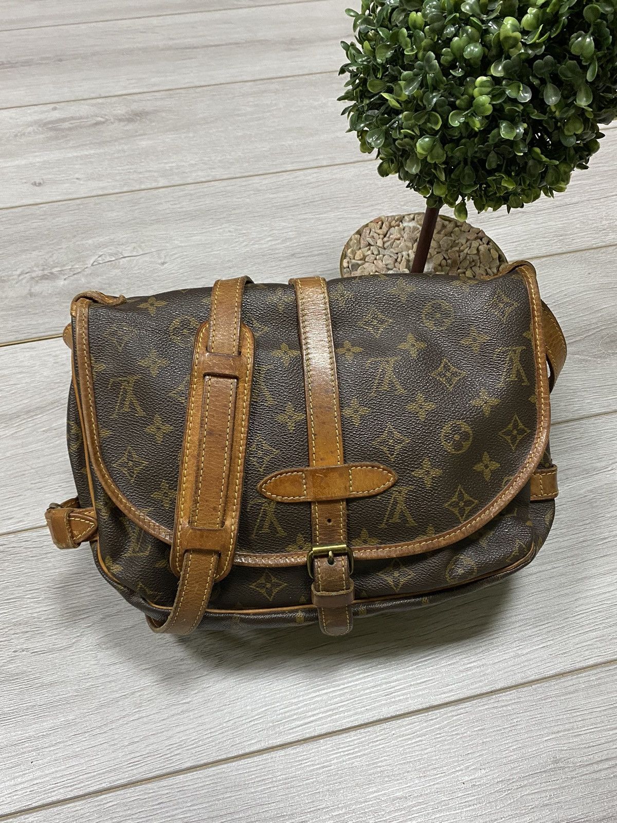 Louis Vuitton Louis Vuitton saumur crossbody bag LV monogram Size ONE SIZE - 2 Thumbnail