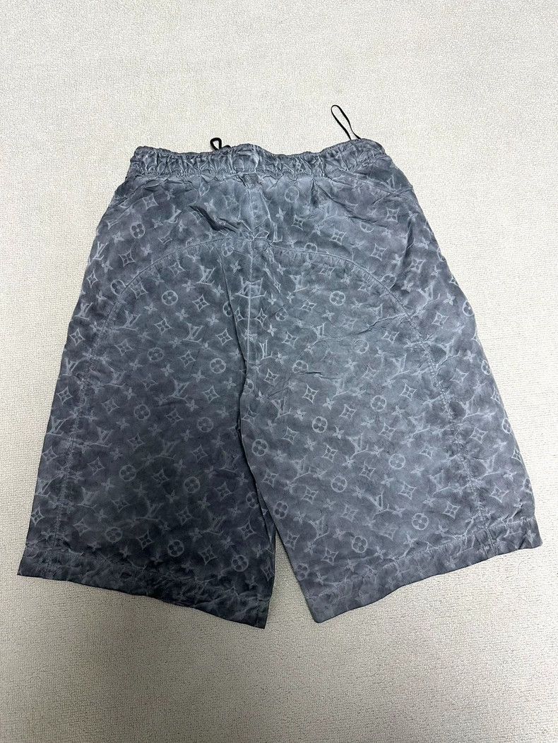 Louis Vuitton Louis Vuitton Metallic full-print shorts 2503-N Size US 34 / EU 50 - 2 Thumbnail