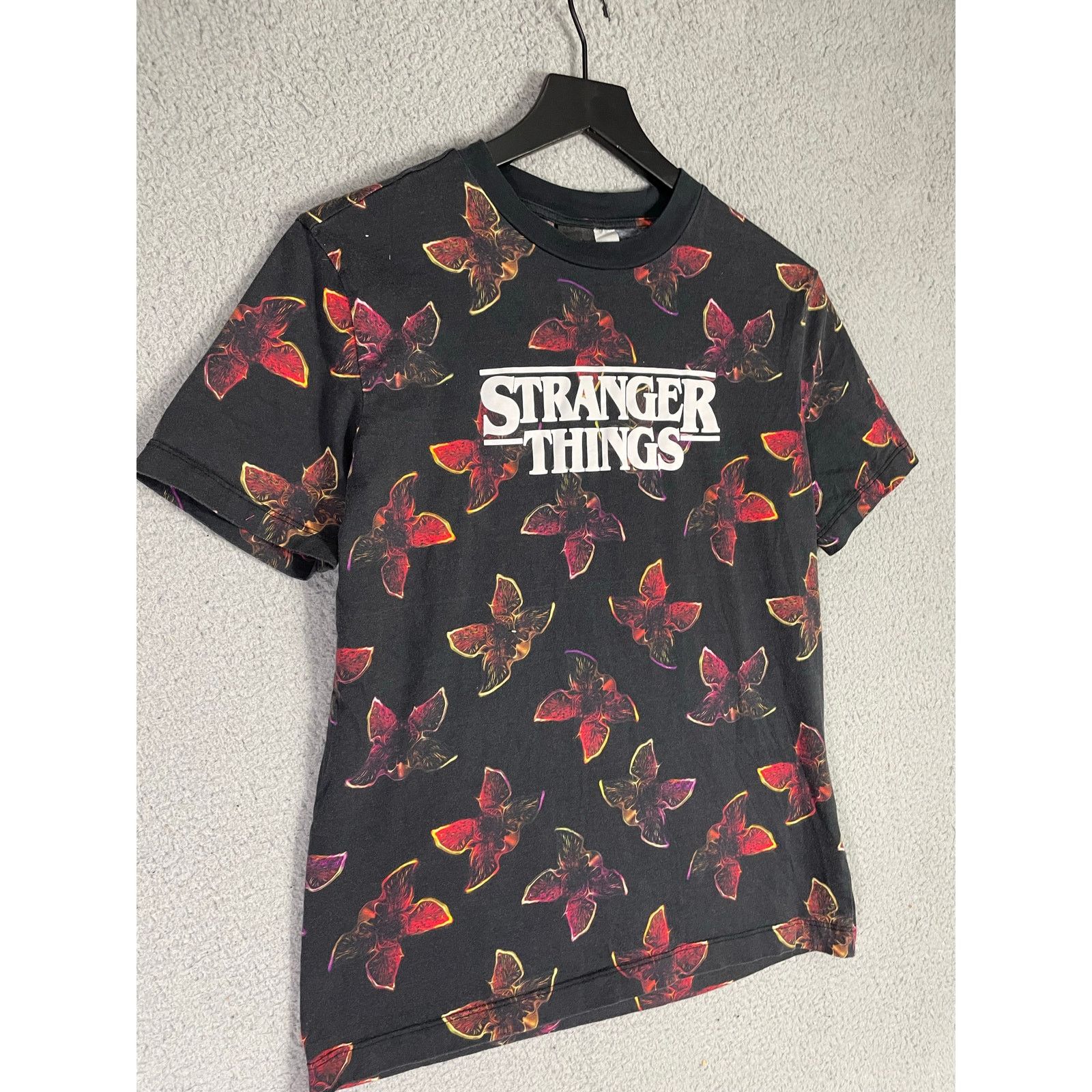Other Stranger Things T-Shirts Universal Studios Halloween XS/S Size US XS / EU 42 / 0 - 11 Thumbnail