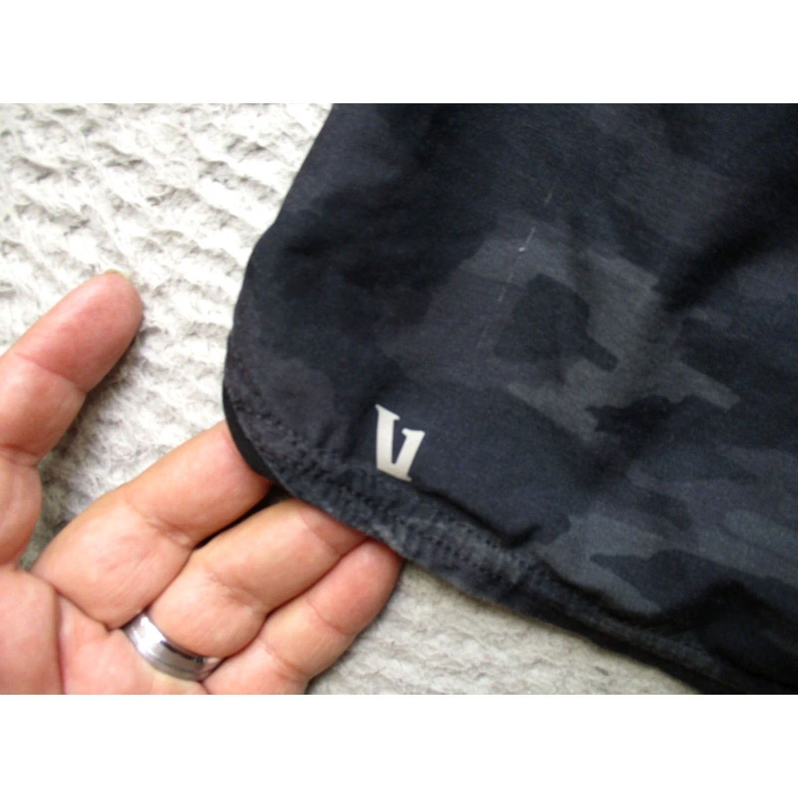 Vuori Vuori Shorts Womens S Camouflage Drawstring Lined Pockets Running Gym Athletic 3 in Inseam Summer Womens Size 28" / US 6 / IT 42 - 7 Thumbnail