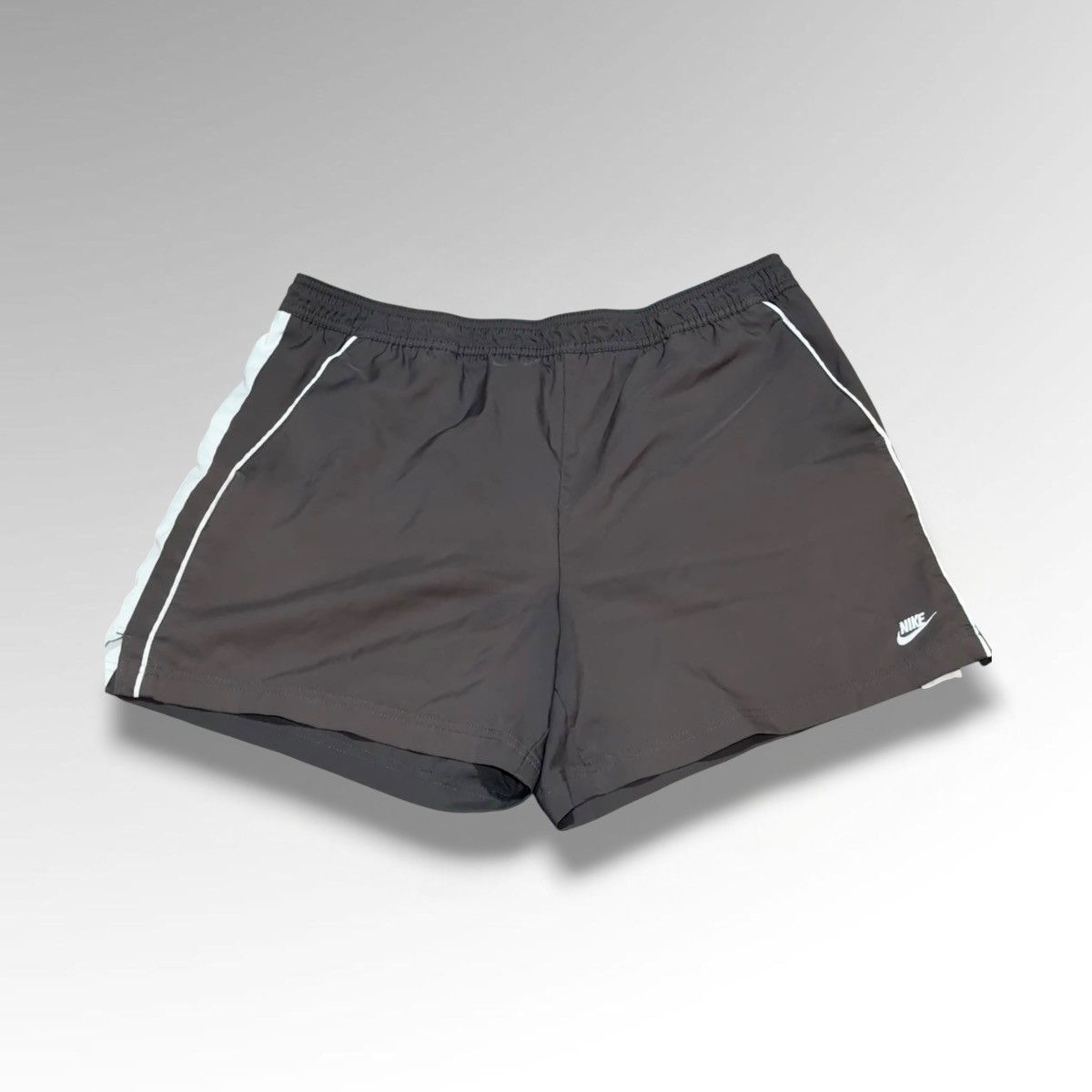 Nike Vintage Nike Gray Athletic Shorts Size US 36 / EU 52 - 1 Thumbnail
