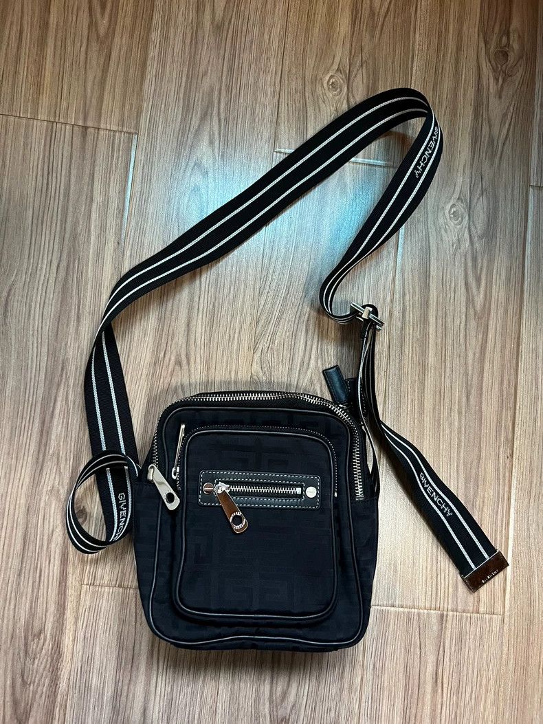 Givenchy Givenchy Adjustable Strap Crossbody Bag - dmc Size ONE SIZE - 1 Thumbnail