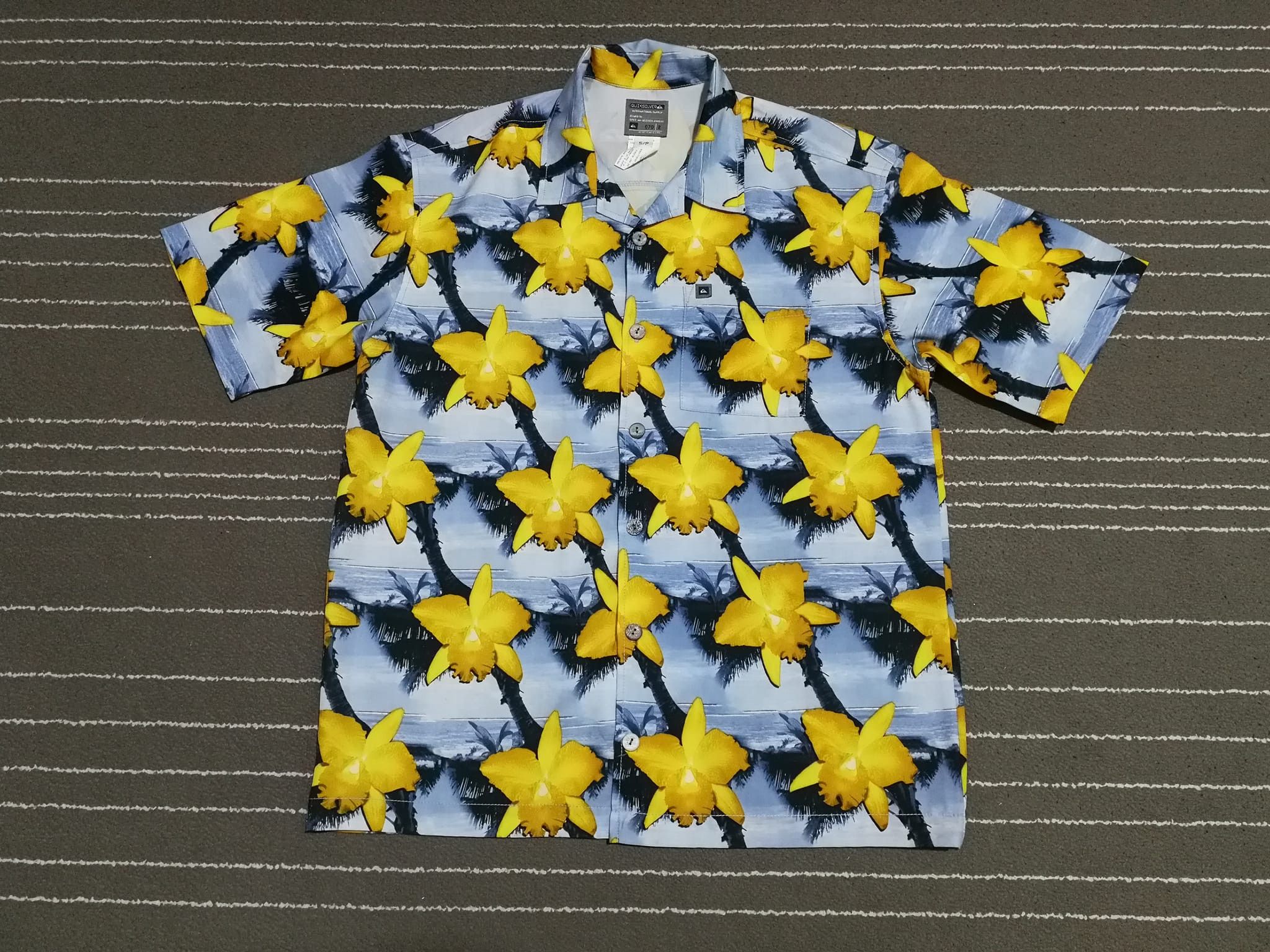 QUIKSILVER full print hawaiian shirt S 1793