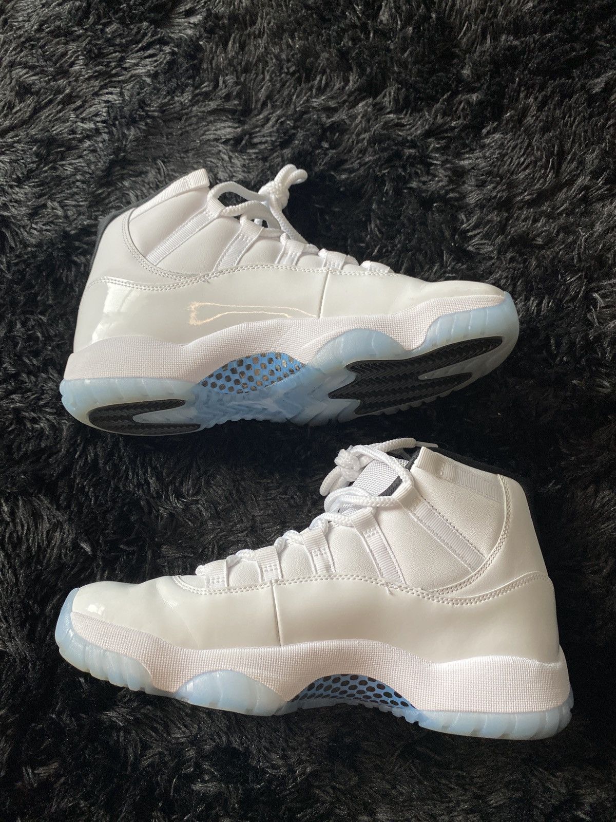 Jordan Brand Jordan 11 LEGEND BLUE Size US 9 / EU 42 - 2 Thumbnail