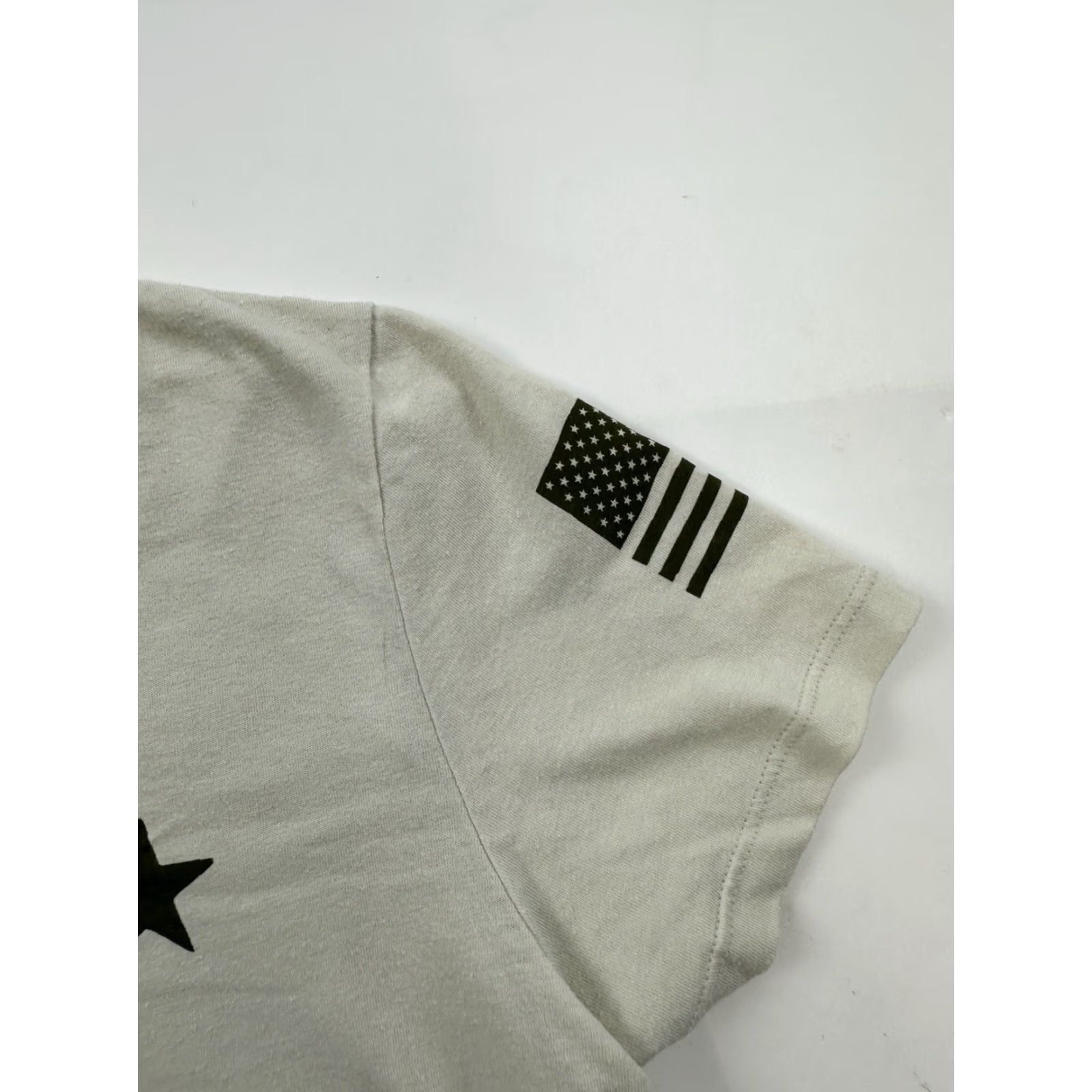 Under Armour Under Armour Shirt Womens Medium Beige Freedom Flag USA Loose Fit Ladies Size M / US 6-8 / IT 42-44 - 4 Thumbnail
