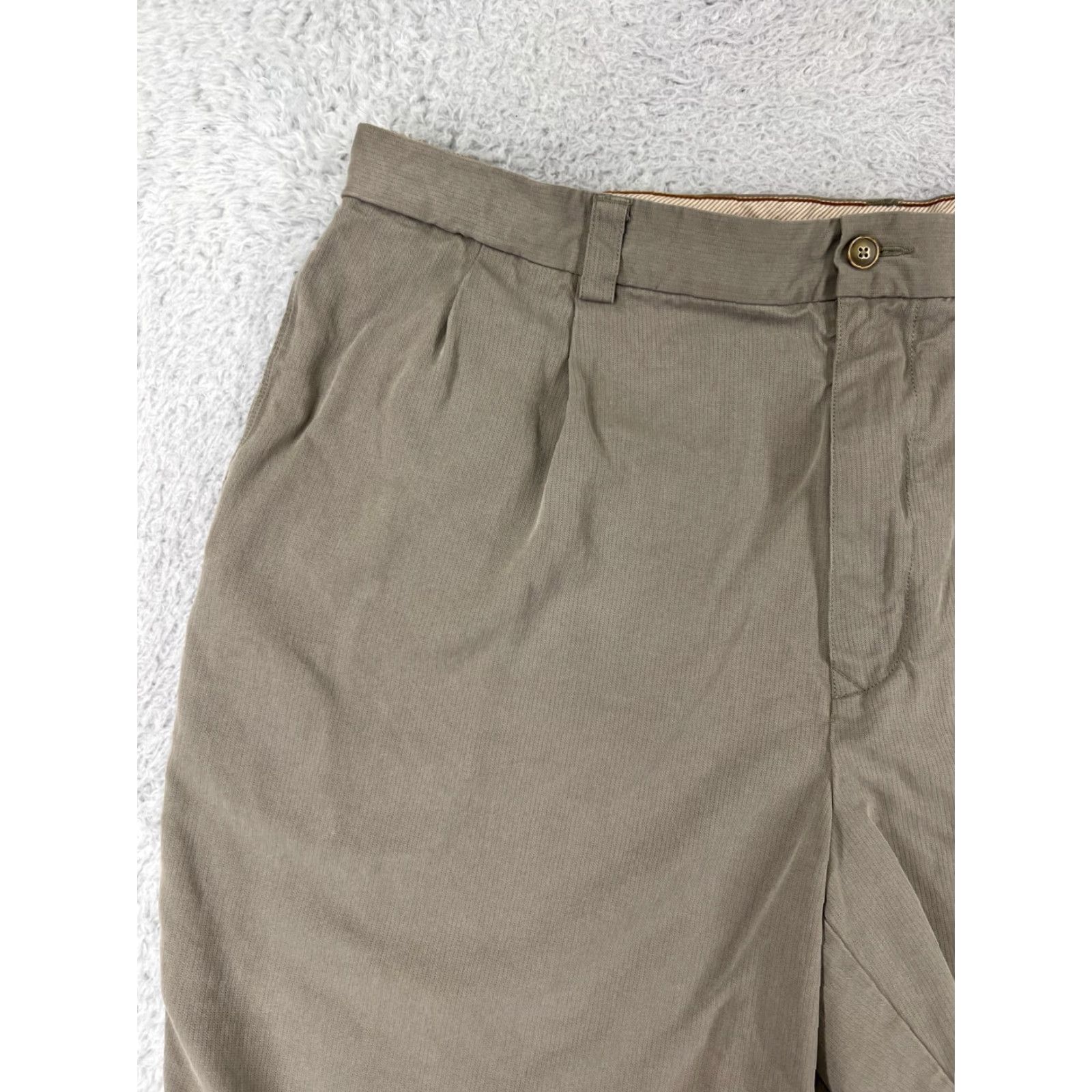 Tommy Bahama Tommy Bahama Shorts Men 40 Beige Bermuda Silk Pleated Beach Resort Vacation Chino Casual Pockets Logo 100% Silk Vintage No Size US 40 / EU 56 - 7 Thumbnail