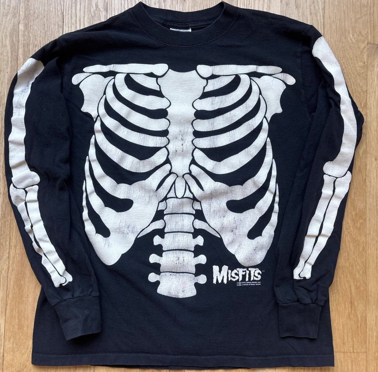 Vintage Vintage Misfits Skeleton Long Sleeve T-Shirt Size US L / EU 52-54 / 3 - 1 Thumbnail