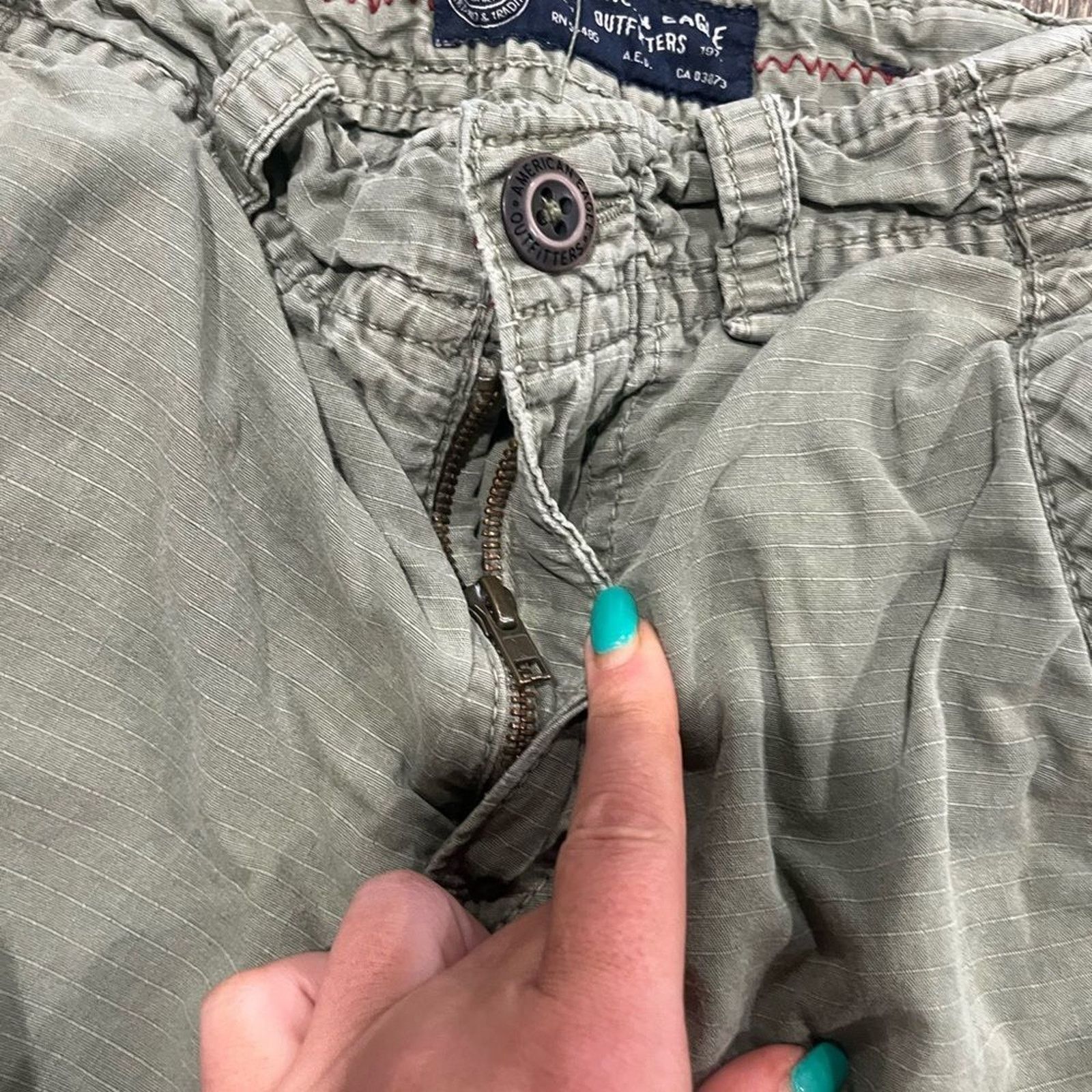 American Eagle Outfitters American Eagle Longer Length Cargo Shorts Mid Rise Green 28 Size US 28 / EU 44 - 4 Thumbnail