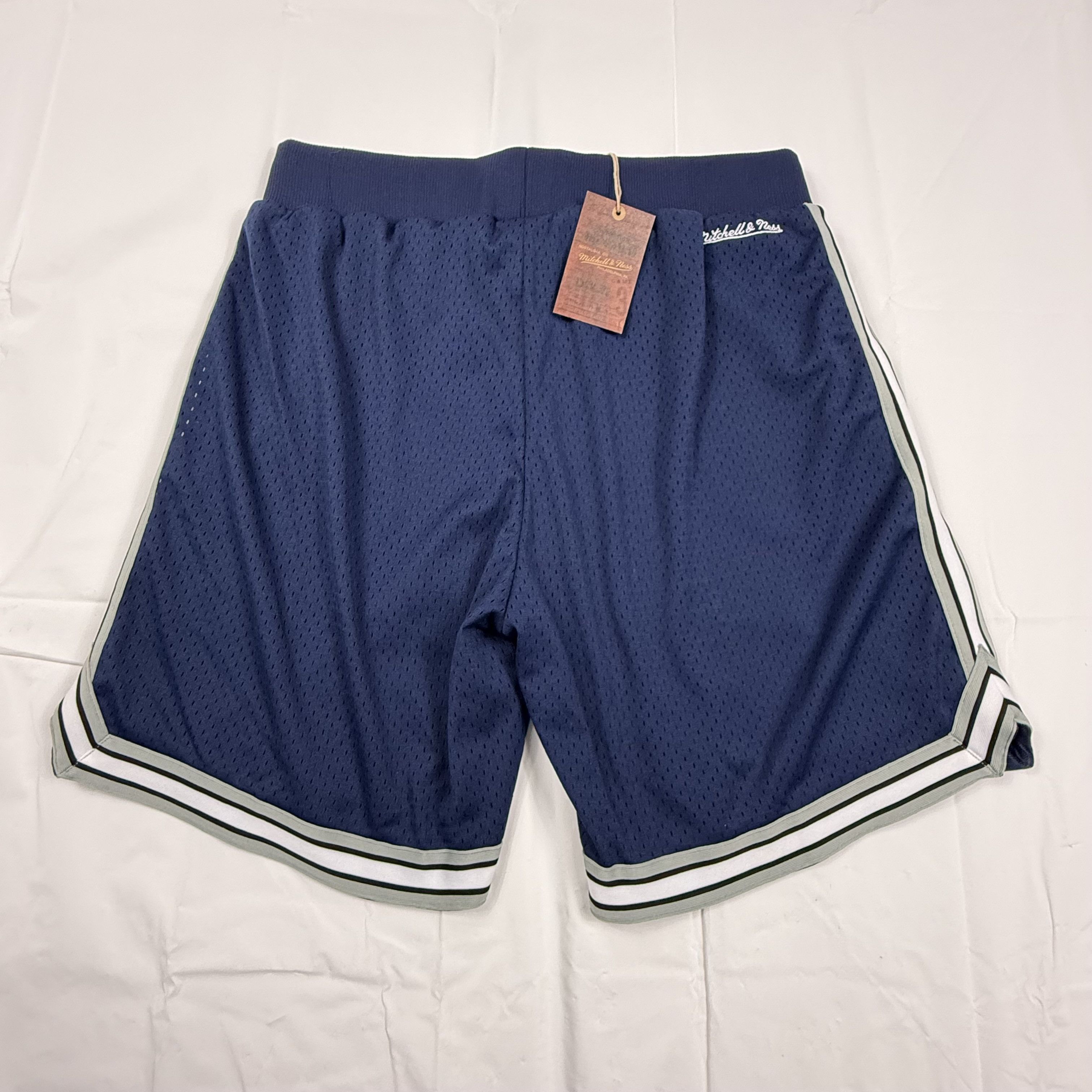 Mitchell & Ness Mitchell & Ness Mens XL Navy Blue Mesh Basketball Shorts Size US 40 / EU 56 - 8 Thumbnail