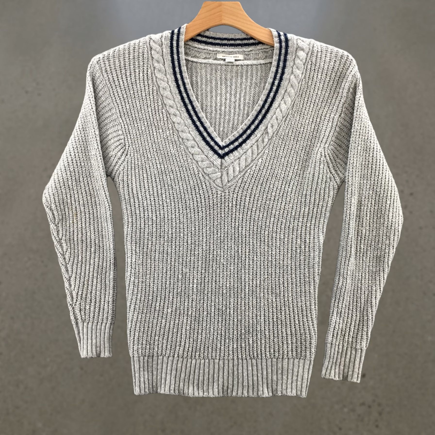American Eagle Outfitters American Eagle Outfitters Pullover Sweater Womens XS Gray Cotton Blend Long Sleeve Knitted V-Neck Casual cardigans? Size XS / US 0-2 / IT 36-38 - 1 Thumbnail