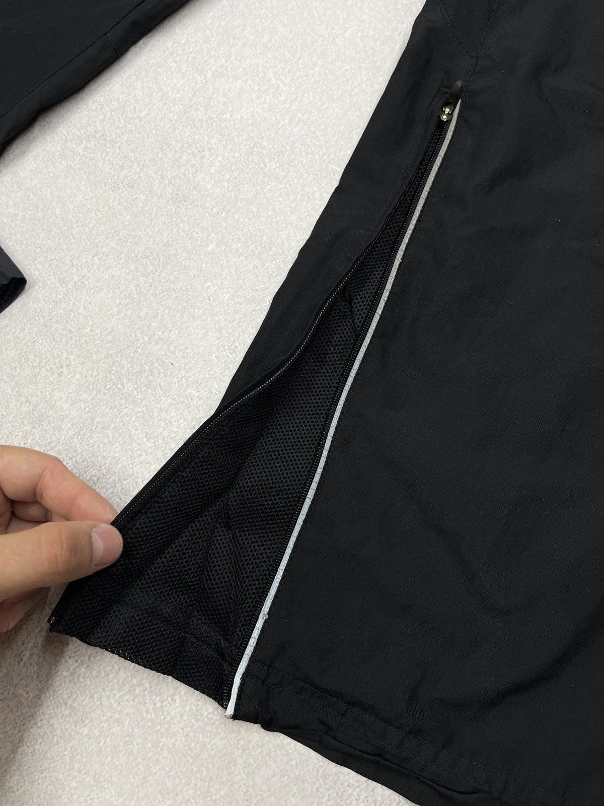 Nike Vintage Women Nike Nylon Sweatpants Black Drill ACG TN Size 34" / US 12 / IT 48 - 7 Thumbnail