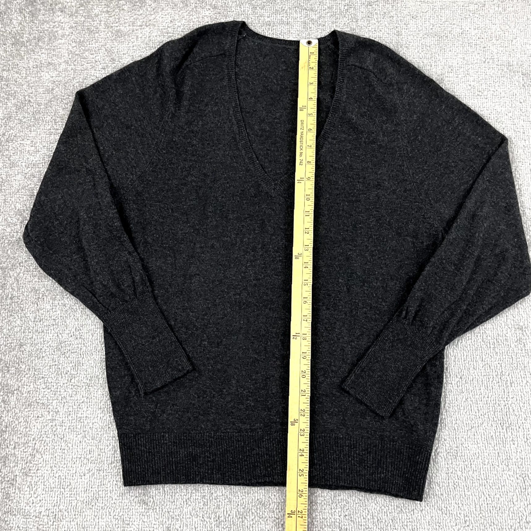 Coach COACH Sweater Adult M Gray Merino Wool Alpaca Pullover Deep V-Neck Size M / US 6-8 / IT 42-44 - 3 Thumbnail