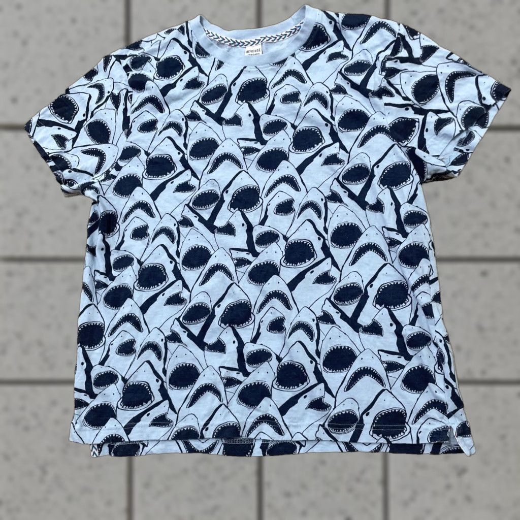 Vintage REVERSE THREADS Shirt Adult S Shark Print AOP Shark Crop Tee Blue (S Fits M) 90s Sports y2k Shark Week Logo Reversible Men Size US S / EU 44-46 / 1 - 1 Thumbnail