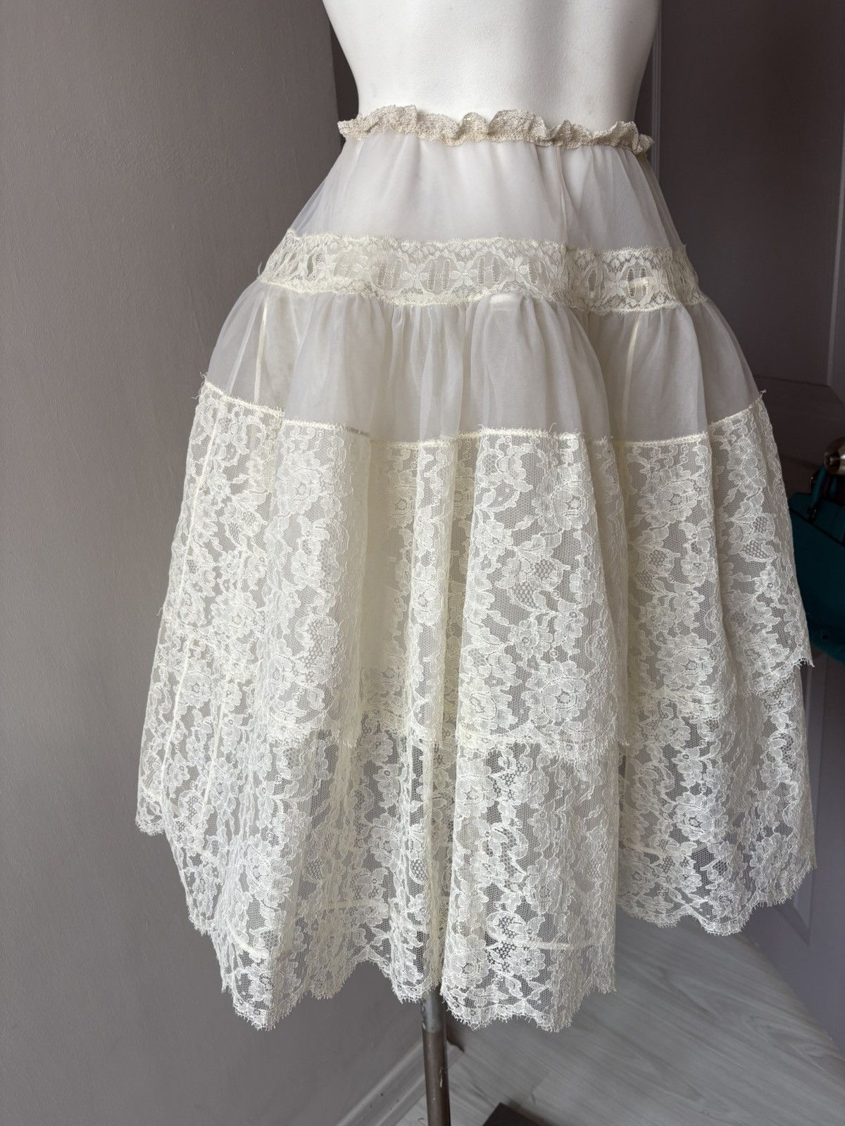 Vintage Vintage petticoat Size 26" / US 2 / IT 38 - 16 Thumbnail