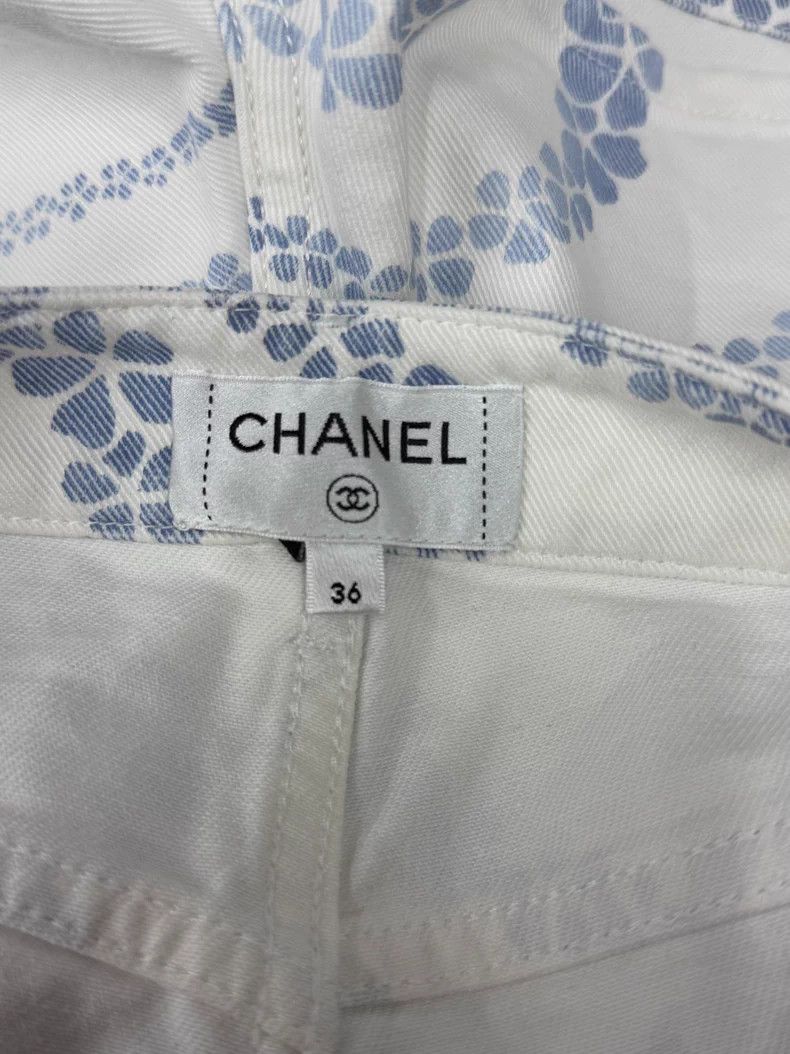 Chanel Chanel White and blue printed denim shorts Size 24" / US 00 / IT 34 - 3 Thumbnail