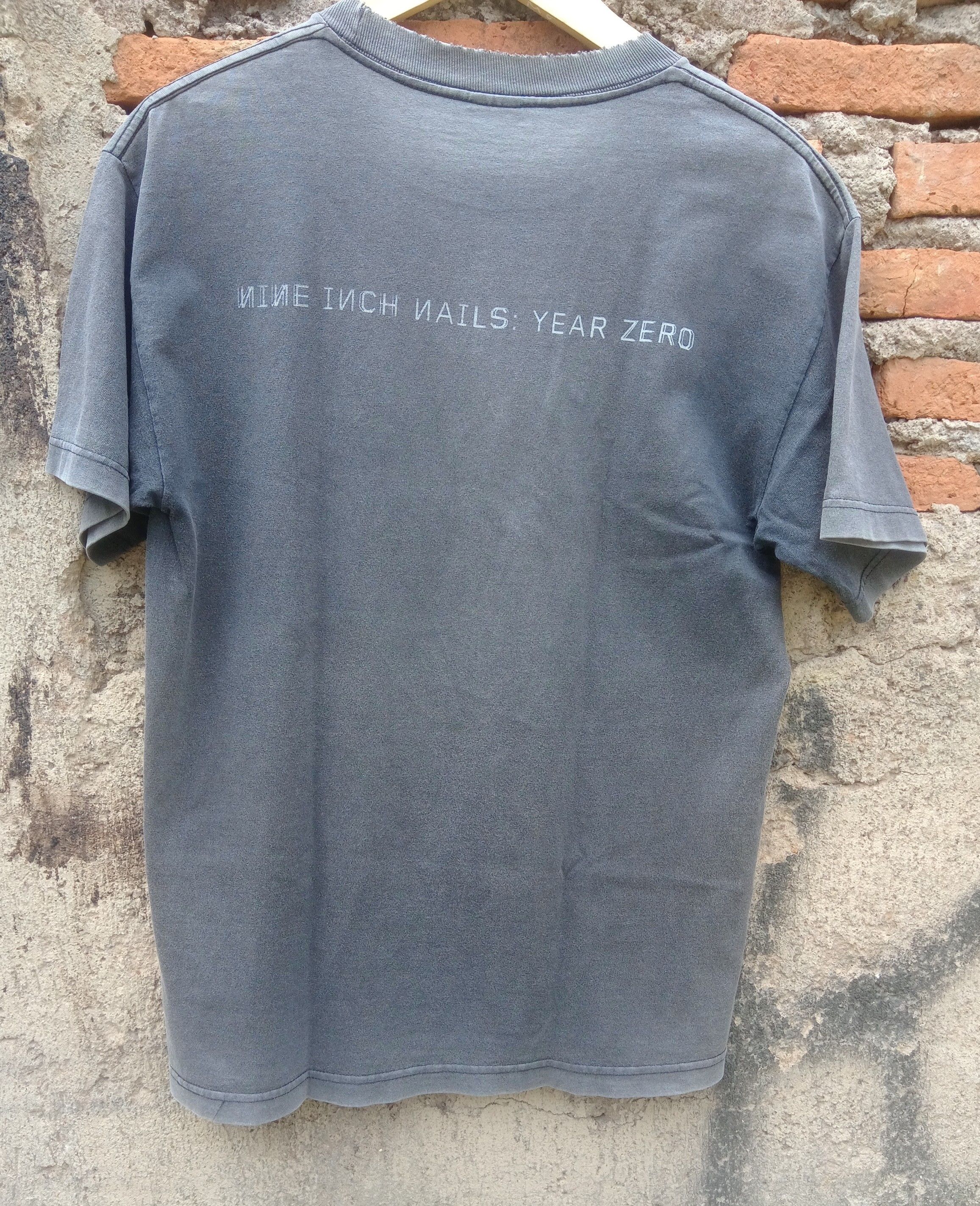 Band Tees Vintage thrashed faded Nine Inch Nails year zero flag promo Size US M / EU 48-50 / 2 - 2 Thumbnail