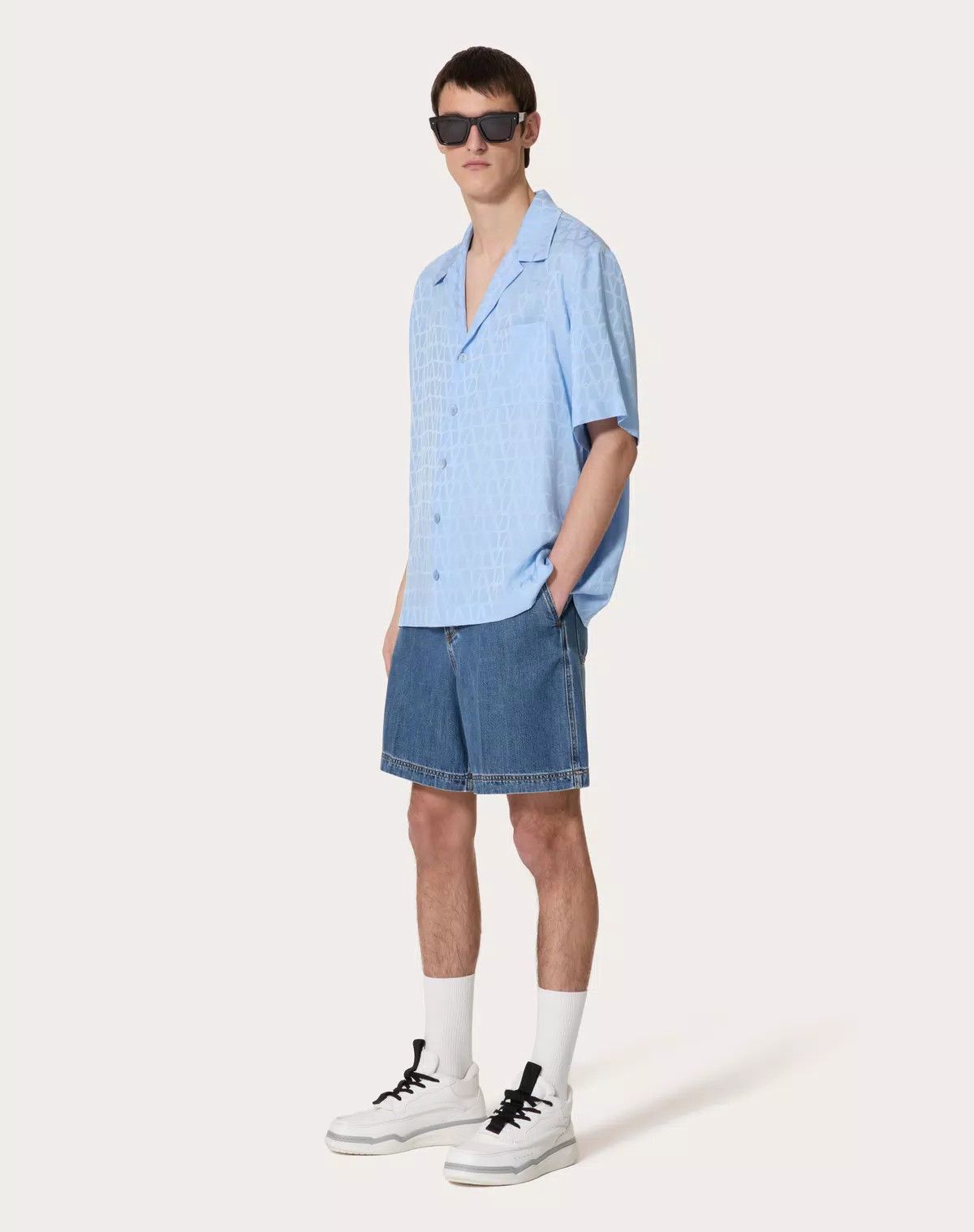 Valentino oc11z0725 Silk Bowling Shirt in Sky Blue Size US S / EU 44-46 / 1 - 3 Thumbnail
