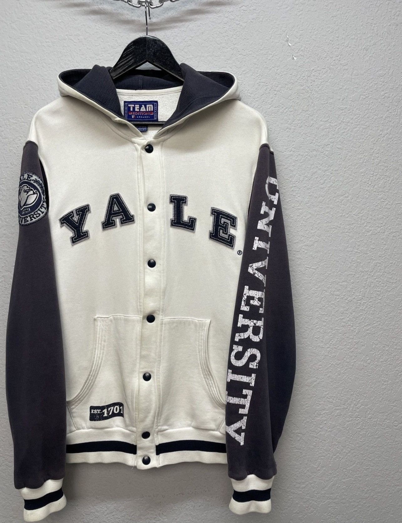 Vintage Vintage 00s Yale University Boxy Fit Big Logo Zip Hoodie Size US M / EU 48-50 / 2 - 5 Thumbnail