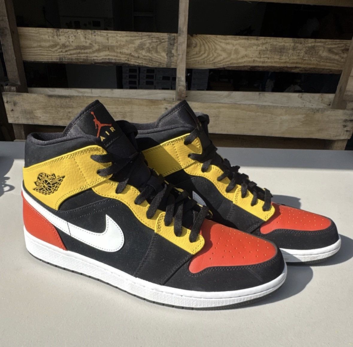 Jordan Brand Jordan 1 Mid SE Amarillo 852542-087 Men's Sneakers Size US 12 / EU 45 - 1 Thumbnail