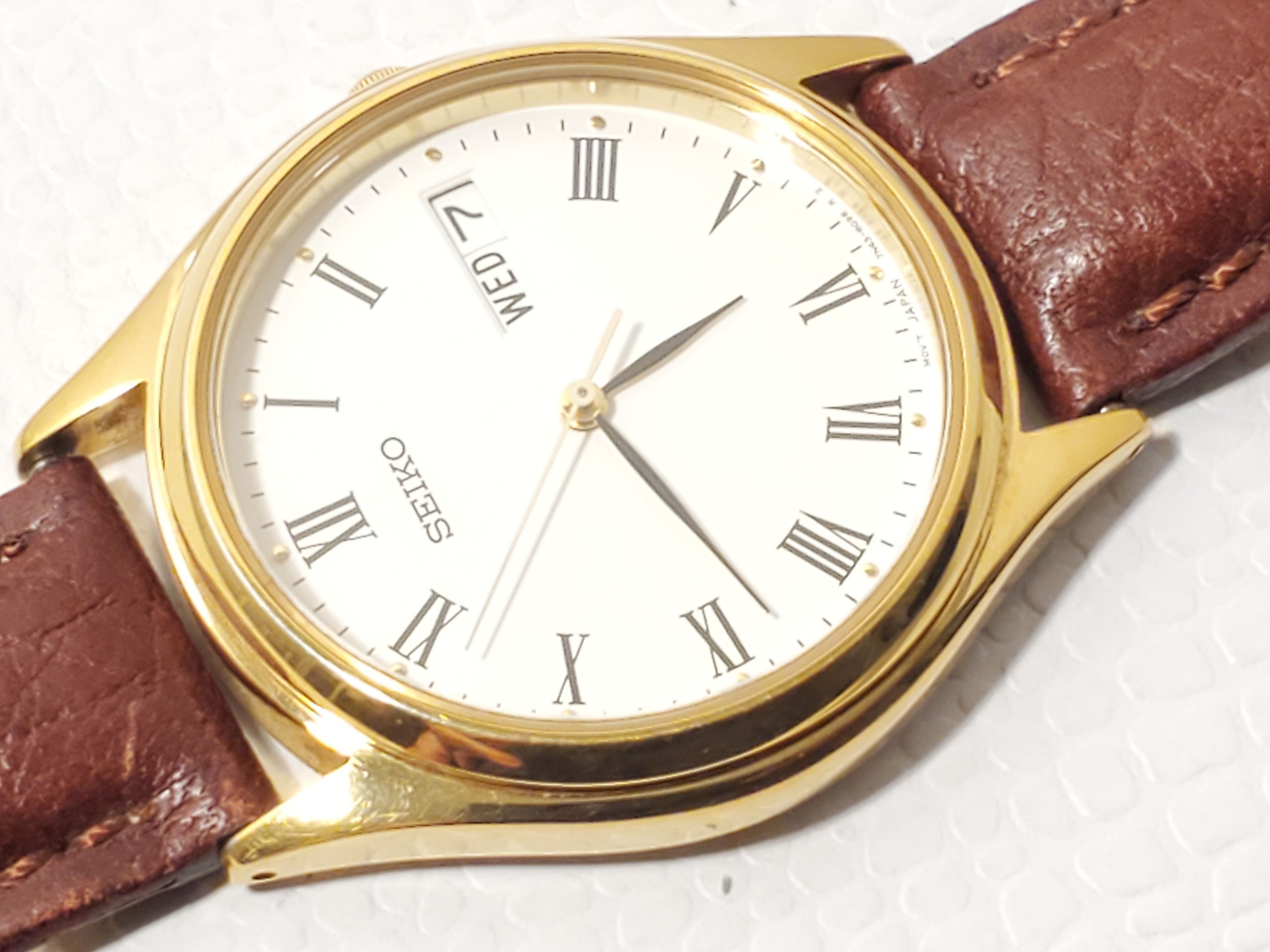 Seiko Vintage Seiko Men's White Dial Day Date Watch 1 Jewel Size 36 - 2 Thumbnail