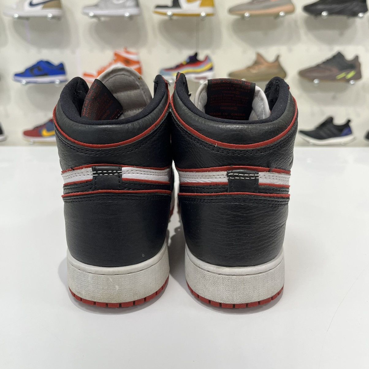 Nike Air Jordan 1 Retro High Bloodline (GS) Size US 5.5 / EU 38 - 4 Thumbnail