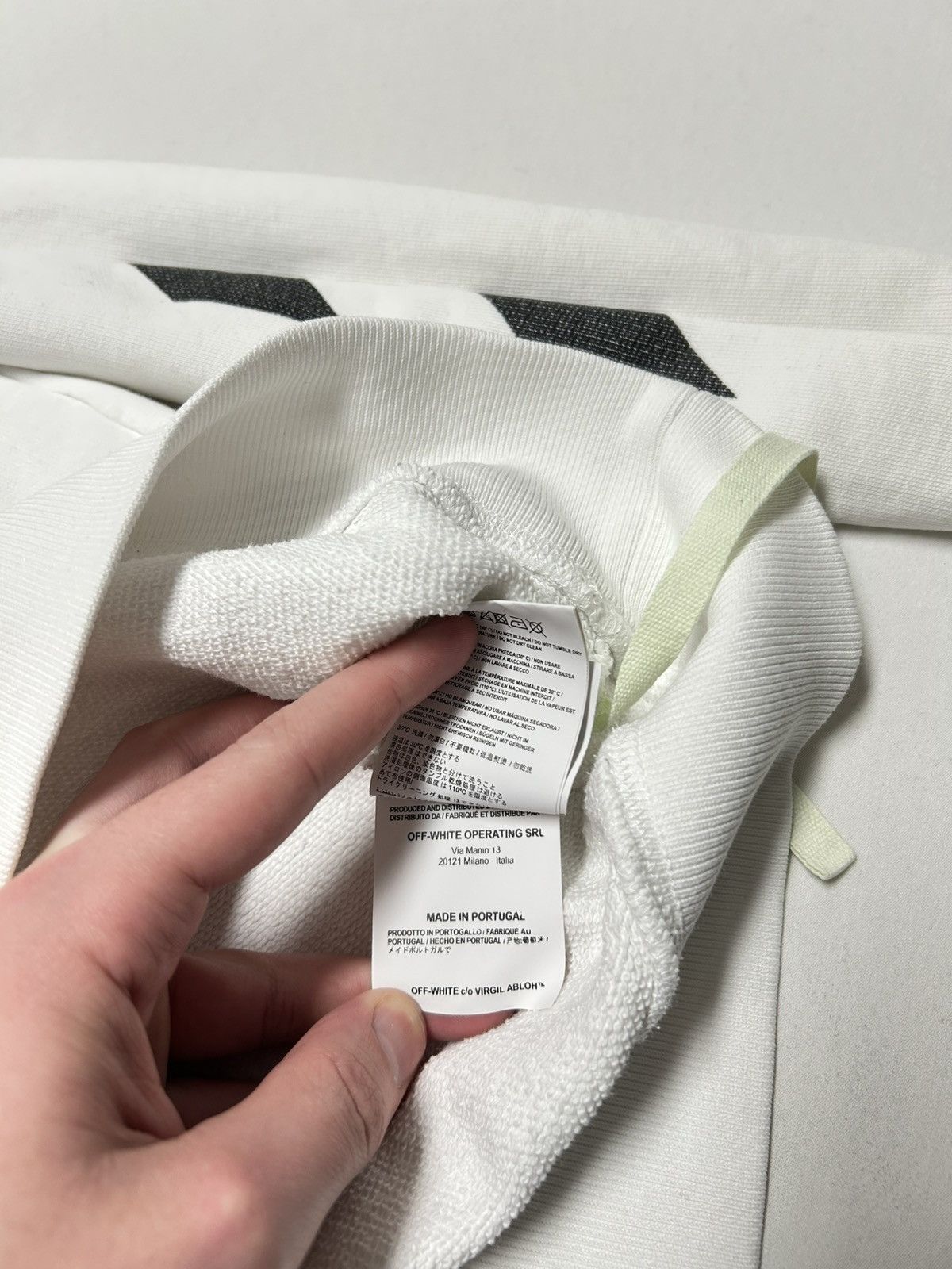 Off-White FW2017 “Seeing Things” Caravaggio Crewneck Size US M / EU 48-50 / 2 - 6 Thumbnail