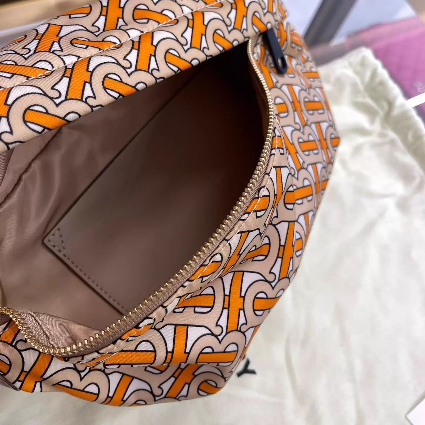 Burberry Burberry Orange Waist Bag NM Dust Bag 29x16 AH238 Size ONE SIZE - 8 Thumbnail