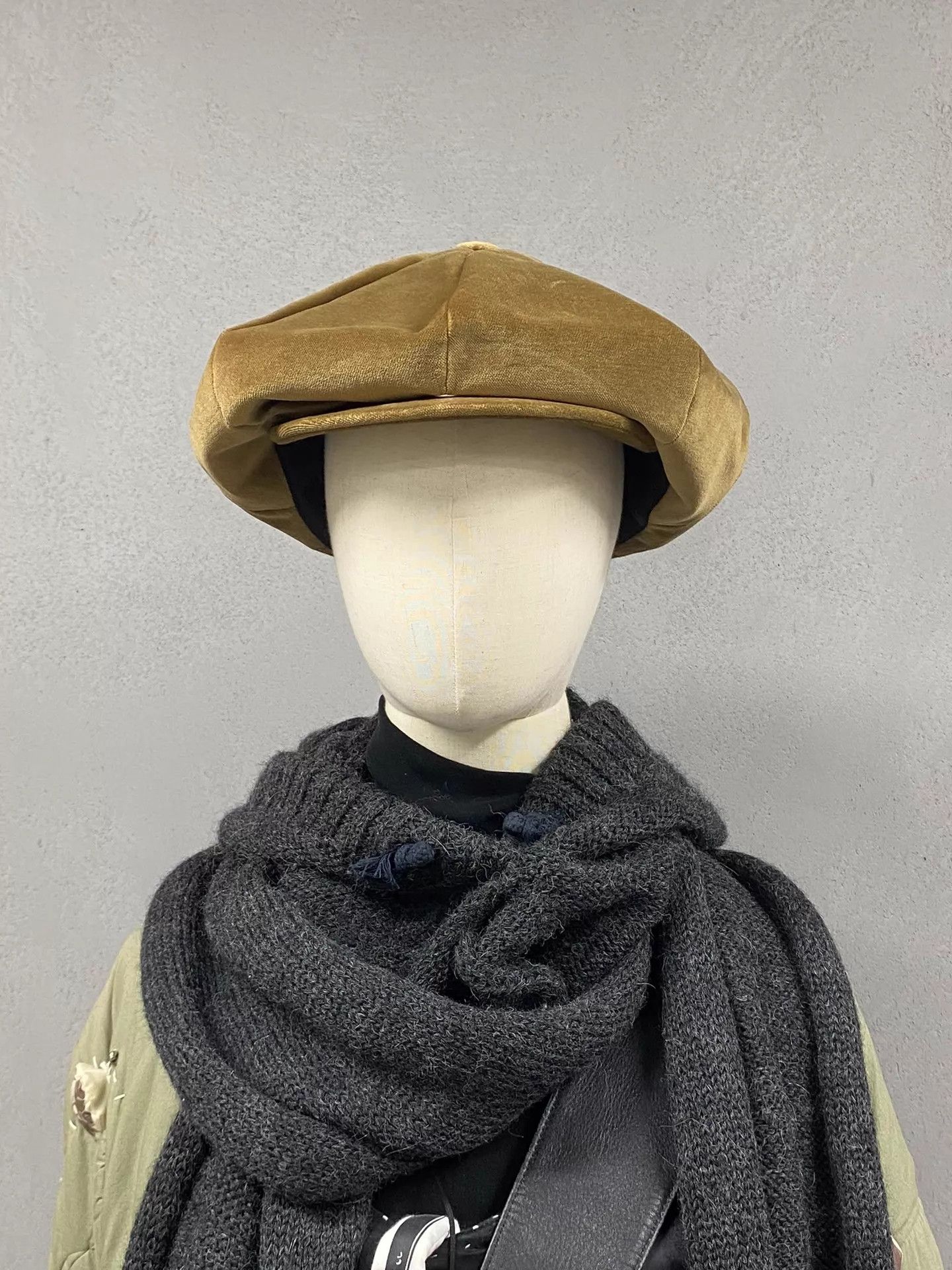 Number (N)ine Number (N)ine tan velvet octagonal newsboy cap Size ONE SIZE - 8 Thumbnail