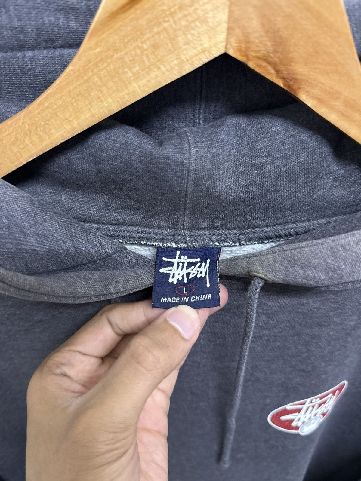 Stussy Vintage Distressed Stussy Crown Oval Logo Hoodie Size US L / EU 52-54 / 3 - 6 Thumbnail
