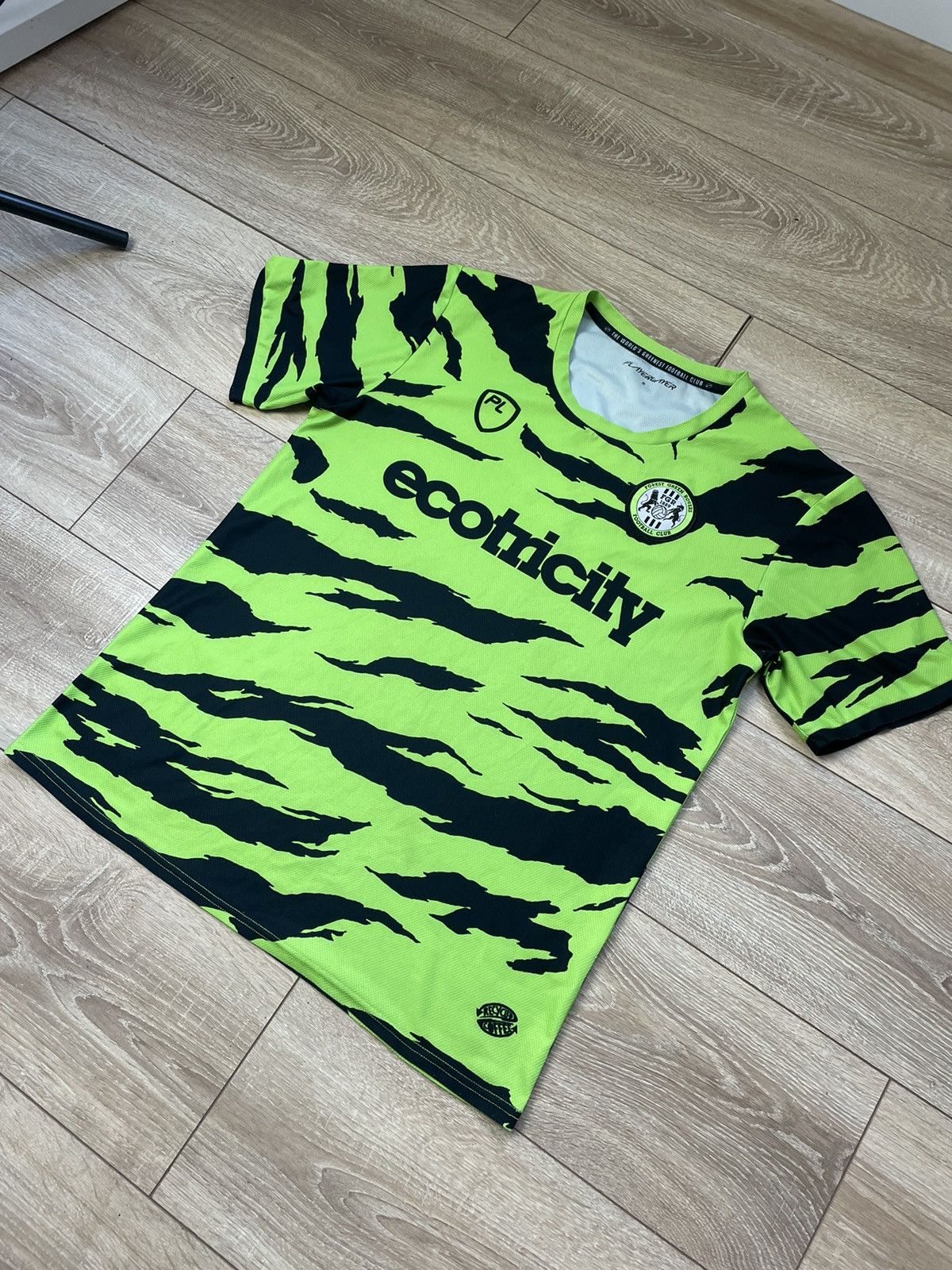 Sports Specialties 2021-22 Forest Green Rovers Home Shirt PlayerLayer S mens Size US S / EU 44-46 / 1 - 2 Thumbnail