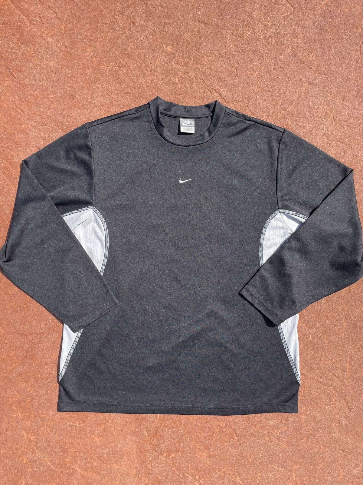 Nike Vintage Y2K Essential Center Swoosh Nike Long Sleeve Tee Size US L / EU 52-54 / 3 - 1 Thumbnail