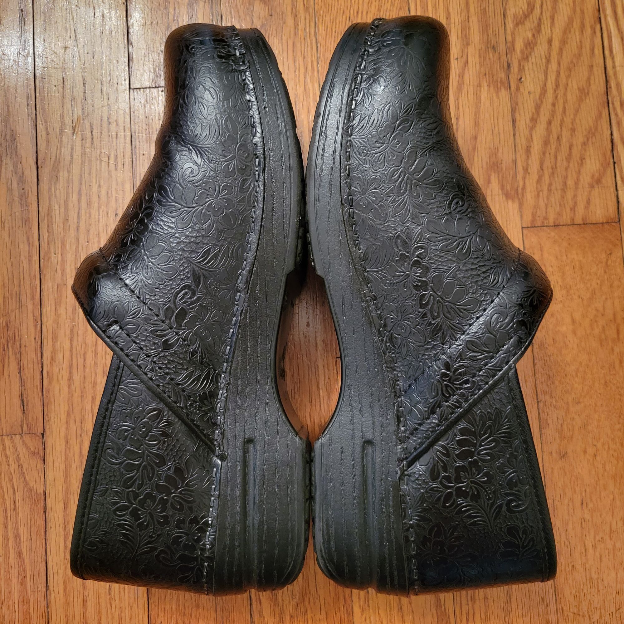 Dansko Dansko XP 42 Black Professional Tooled Floral Leather Clogs Size US 12 / IT 42 - 6 Thumbnail