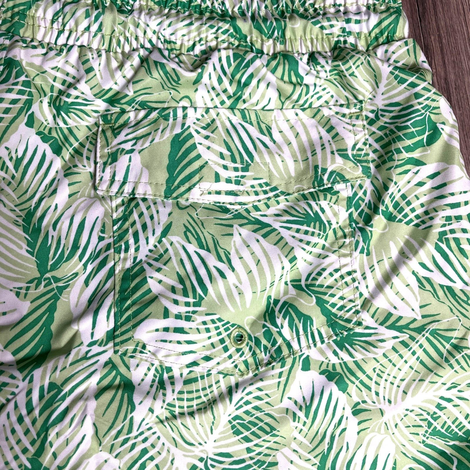 Club Room Club Room Tropical Palm Quick-Dry 7" Swim Trunks Green Large Size US 35 - 4 Thumbnail