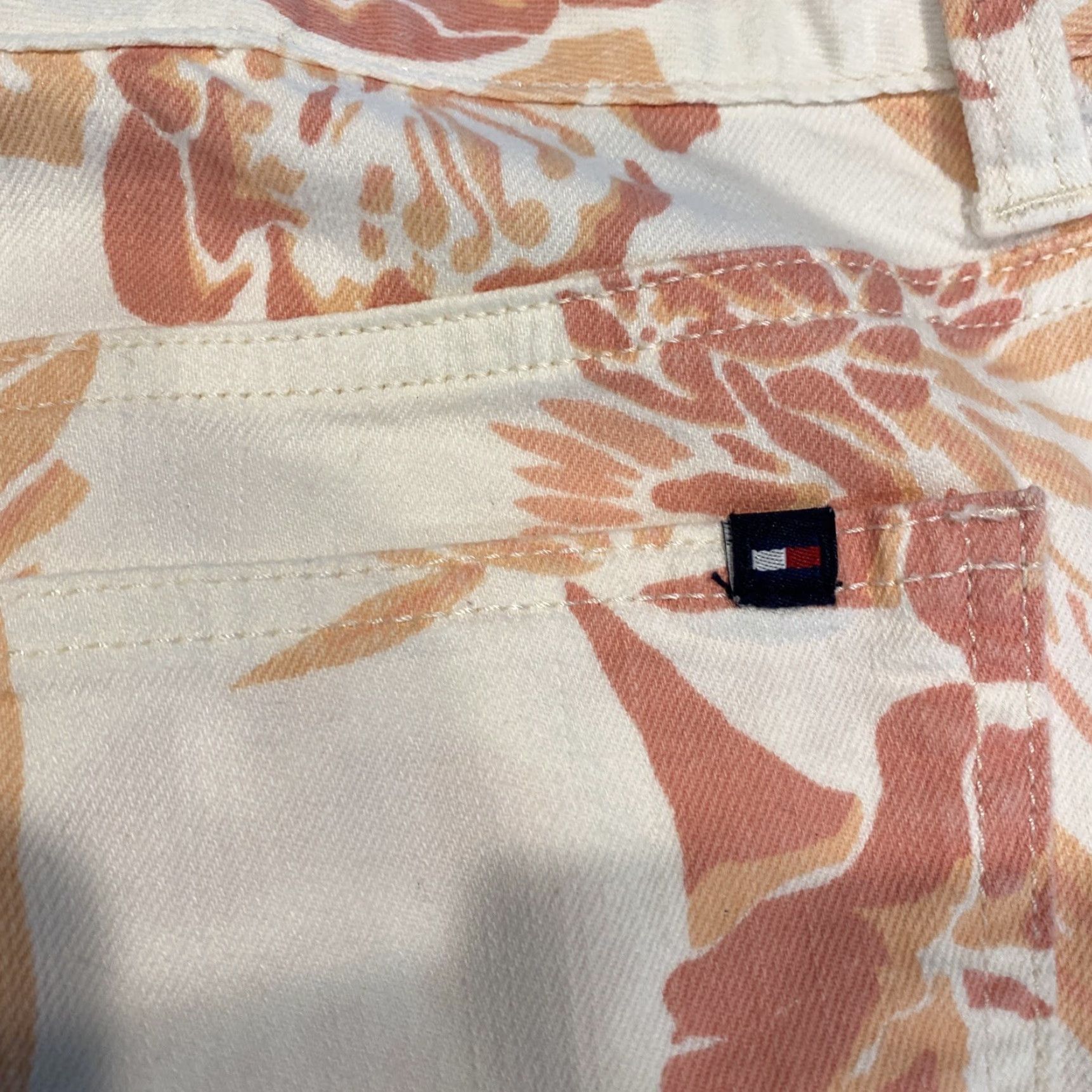 Tommy Hilfiger VINTAGE Tommy Hilfiger Floral Button Down Skirt Women’s Size 10 Pockets White Cotton Blend Short 1990s Summer Men/Women? Size 32" / US 10 / IT 46 - 5 Thumbnail