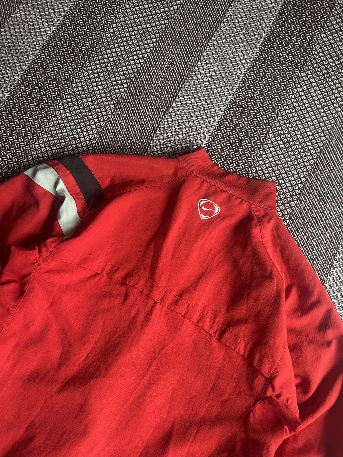 Vintage Vintage Nike Track Jacket Sports Style Red Streetwear SZ L Size US L / EU 52-54 / 3 - 15 Thumbnail