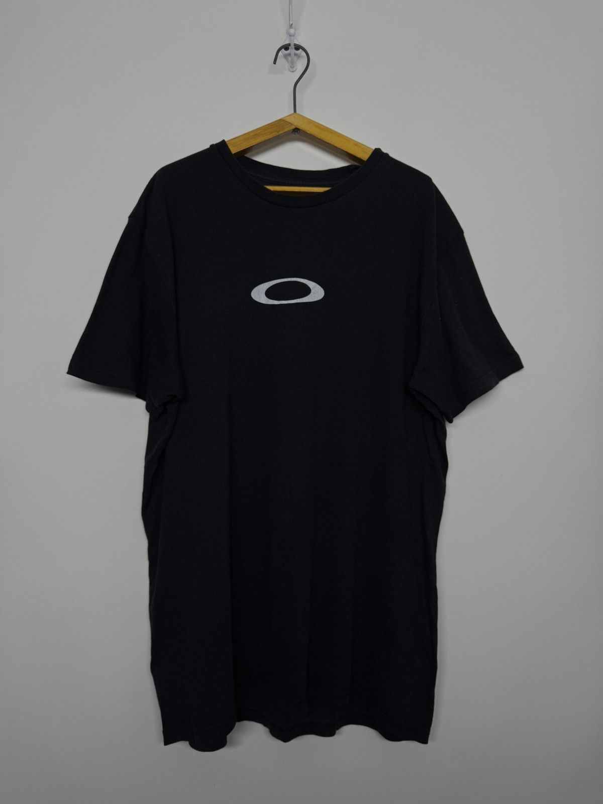 Oakley Vintage OAKLEY Center Logo T Shirt Hype Rare Gorpcore Size US L / EU 52-54 / 3 - 4 Thumbnail