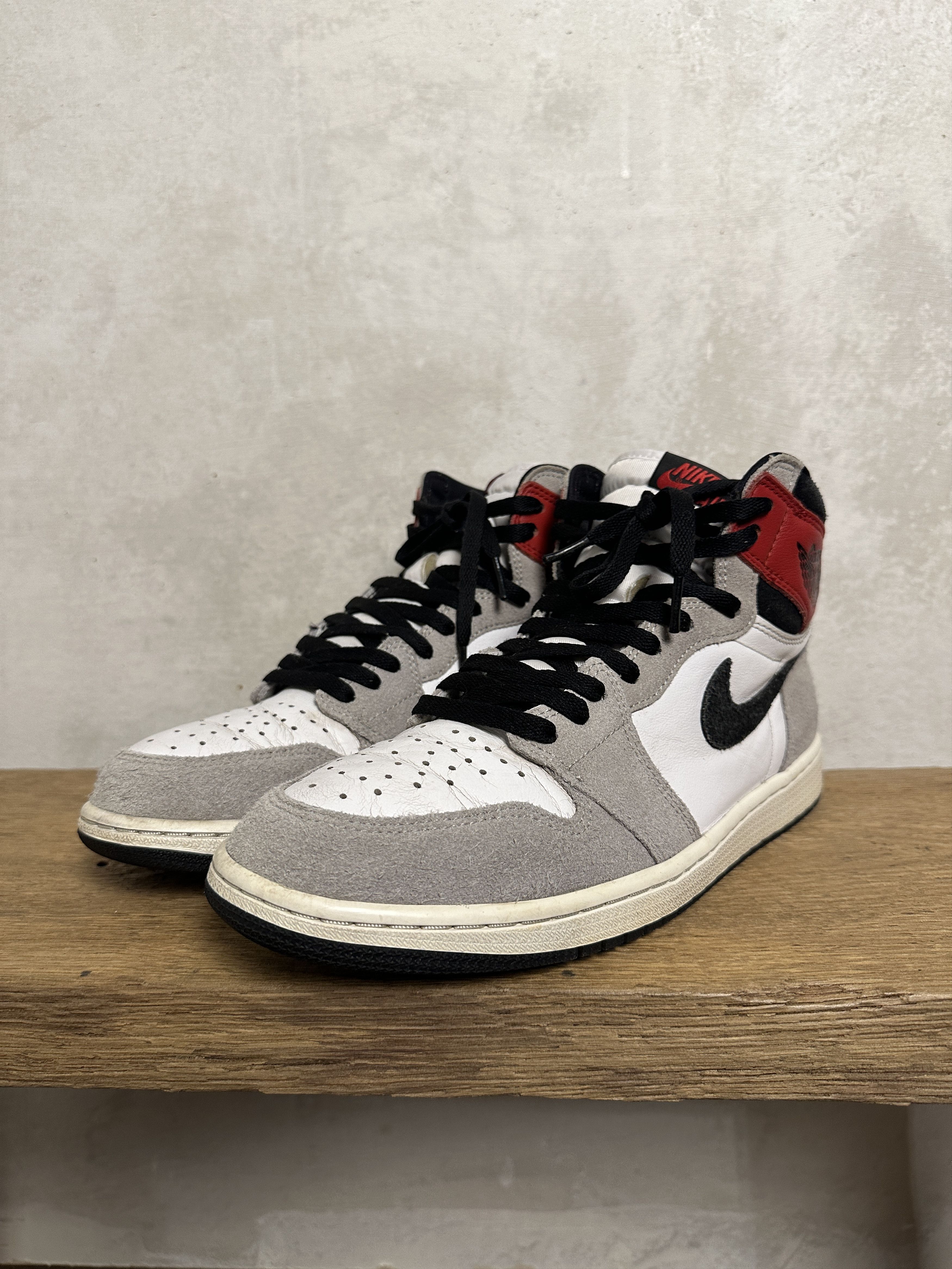 Jordan Brand Air Jordan 1 Retro High OG Particle Grey Size US 10.5 / EU 43-44 - 2 Thumbnail