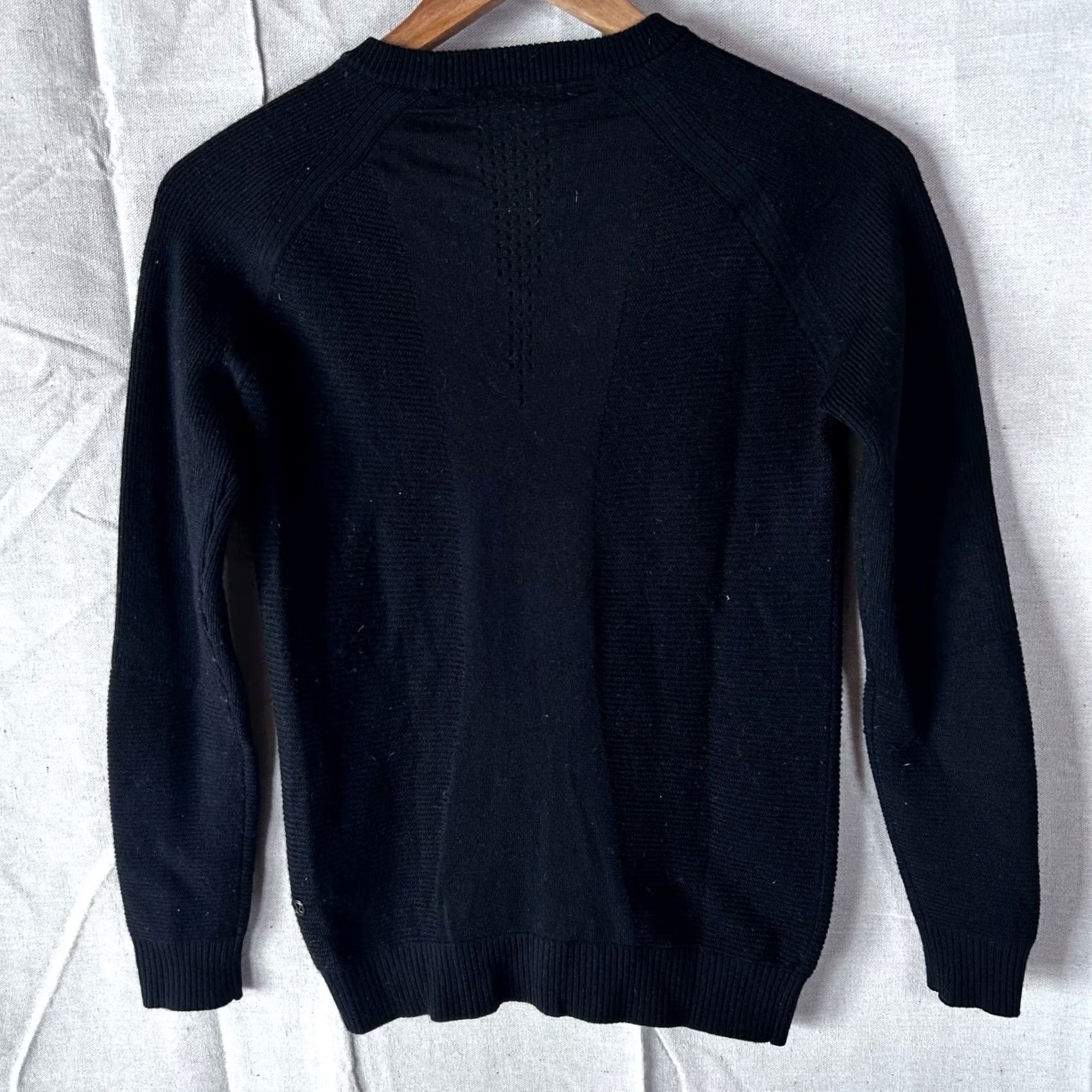 Lululemon VINTAGE Lululemon Womens Black Textured Knit Long Sleeve Crewneck Raglan Sweater Logo XS Size XS / US 0-2 / IT 36-38 - 3 Thumbnail