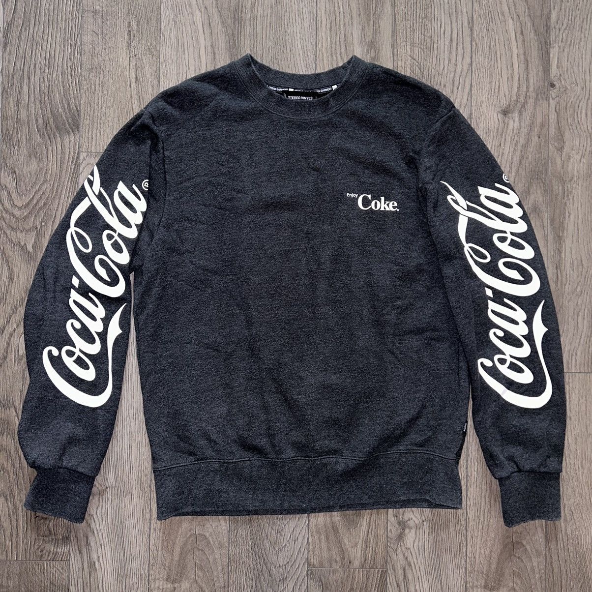 Coca Cola Stereo Vinyls x Coca-Cola Grey Logo Crewneck Size L Size US L / EU 52-54 / 3 - 2 Thumbnail