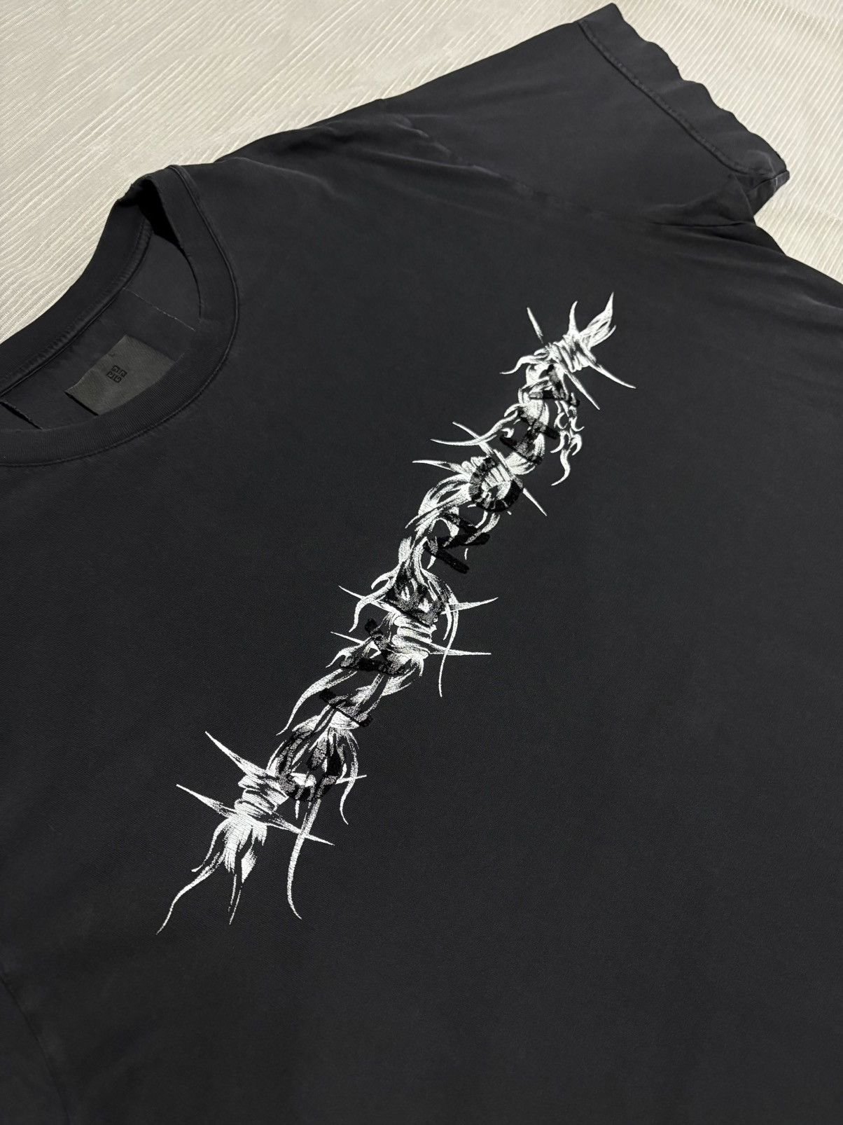 Fits L Givenchy Matt Williams barbed Wire Logo Shirt Opium