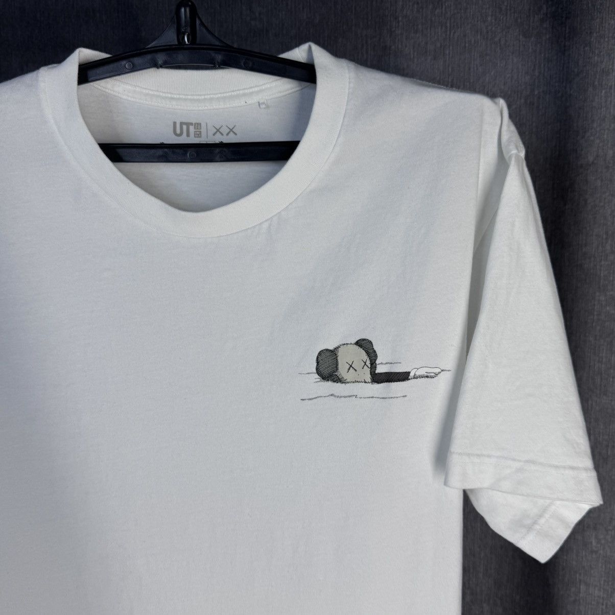 Kaws Uniqlo x Kaws t shirt big logo y2k tee Size US L / EU 52-54 / 3 - 4 Thumbnail