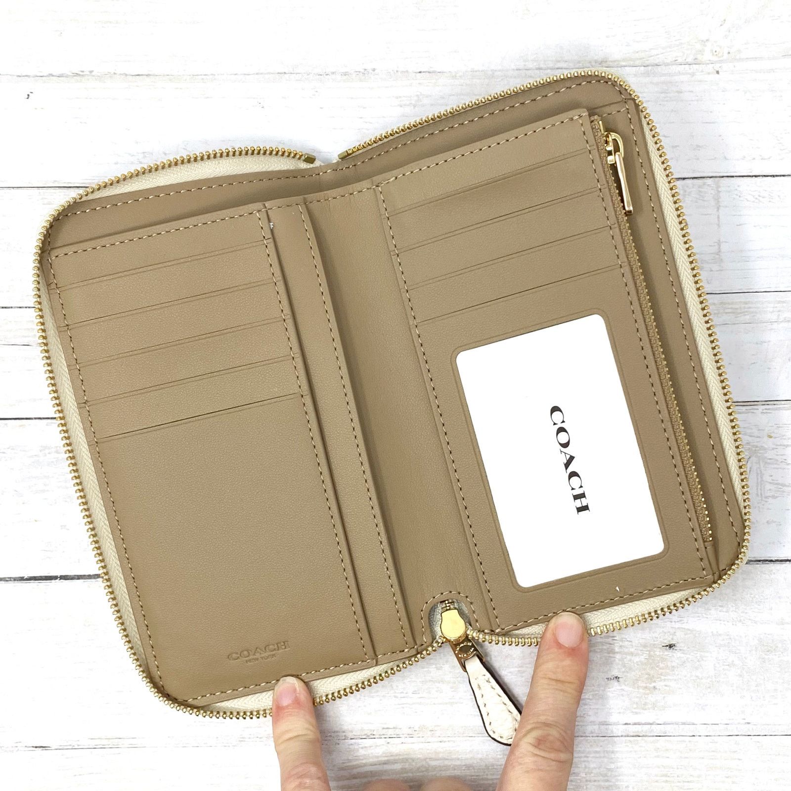 Coach Coach Medium Id Zip Wallet Diary Embroidery Chalk C8309 Size ONE SIZE - 3 Thumbnail