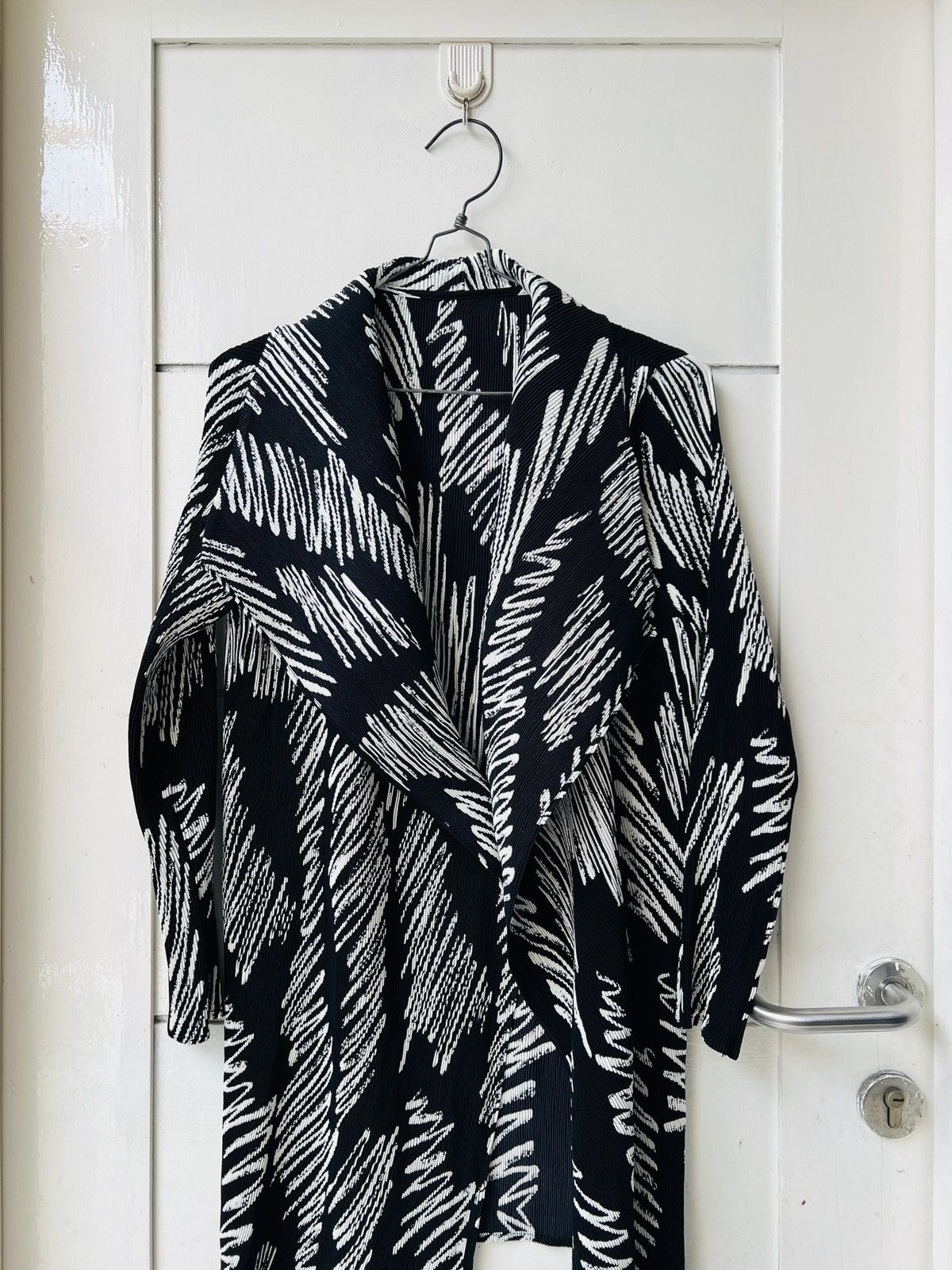 Issey Miyake × Japanese Brand Scratch Paint Pleats Outer Size S / US 4 / IT 40 - 2 Thumbnail