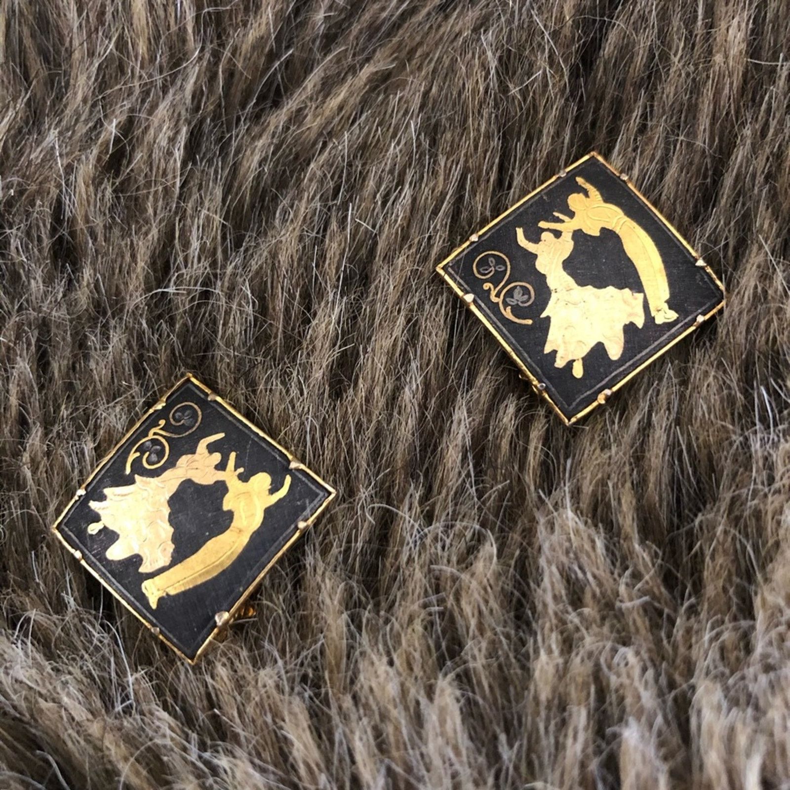 Vintage Vintage 60s dancing couple damascene clip earrings Size ONE SIZE - 5 Thumbnail
