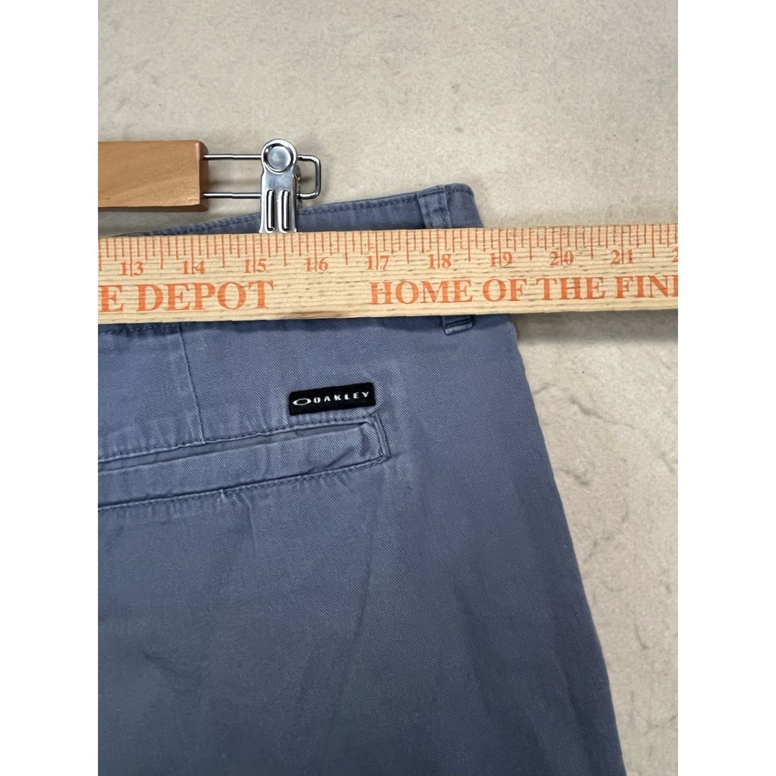 Oakley Oakley Men's Regular Fit Chino Golf Shorts Gray Size 36 Size US 36 / EU 52 - 3 Thumbnail