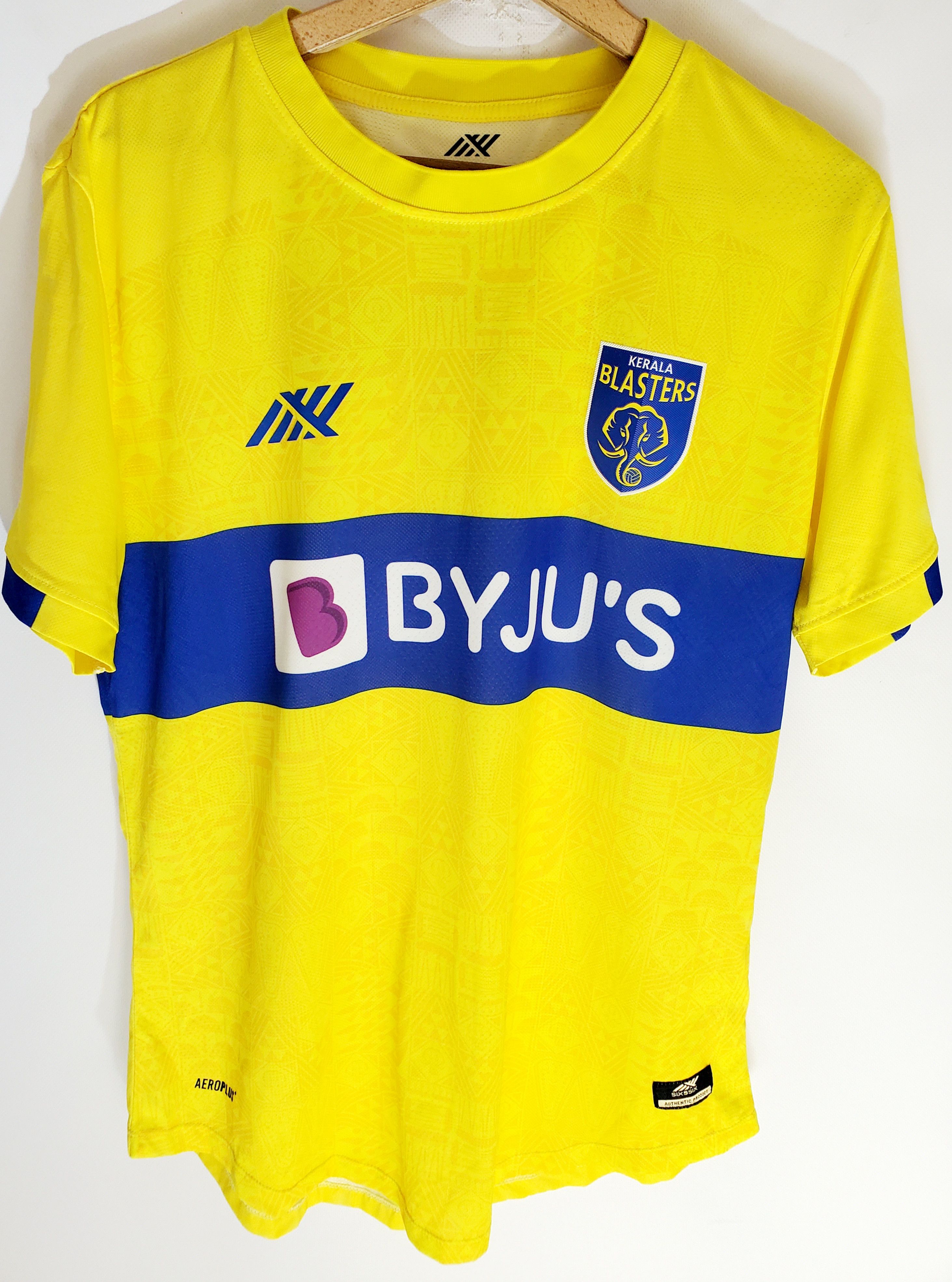 Other 2022-23 Kerala Blasters Alternate Home Shirt new condition L Size US L / EU 52-54 / 3 - 1 Thumbnail